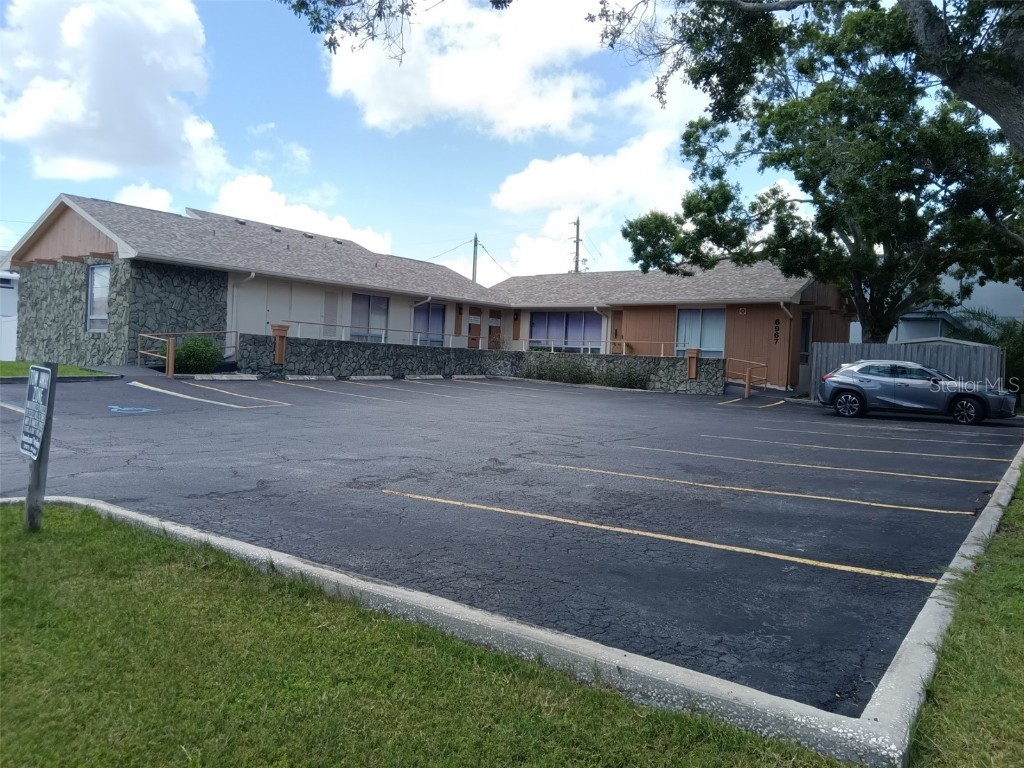 6967 Sunset Drive S Saint Petersburg FL 33707 TB8435088 image2