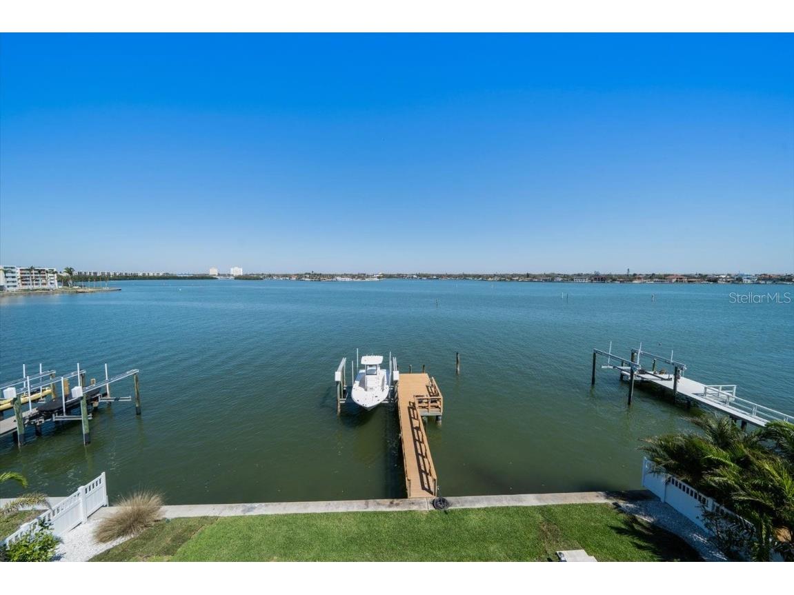 6976 S Shore Drive S Saint Petersburg FL 33707 TB8358060 image1