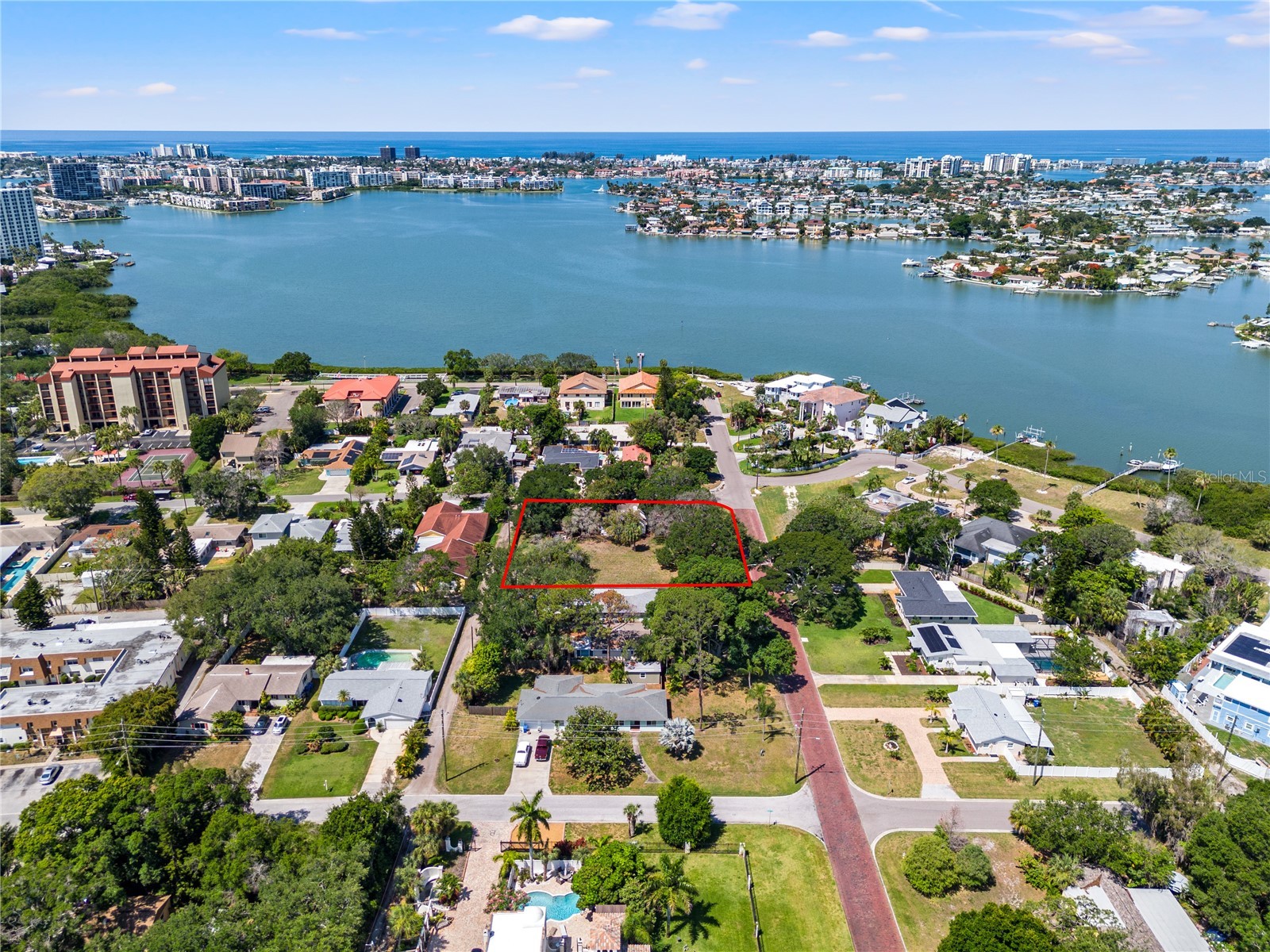 698 Villagrande Avenue S Saint Petersburg FL 33707 TB8519746 image1