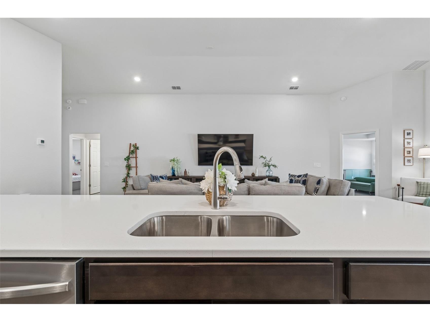 6981 Twisting Pines Loop Zephyrhills FL 33541 TB8507547 image20