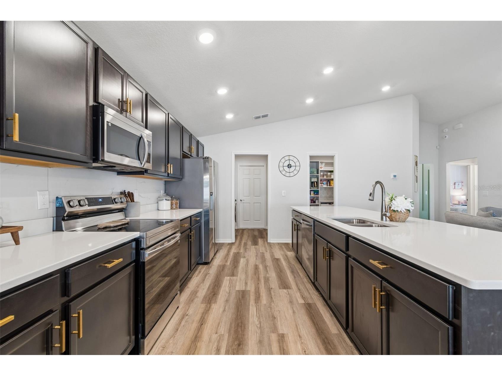 6981 Twisting Pines Loop Zephyrhills FL 33541 TB8507547 image22