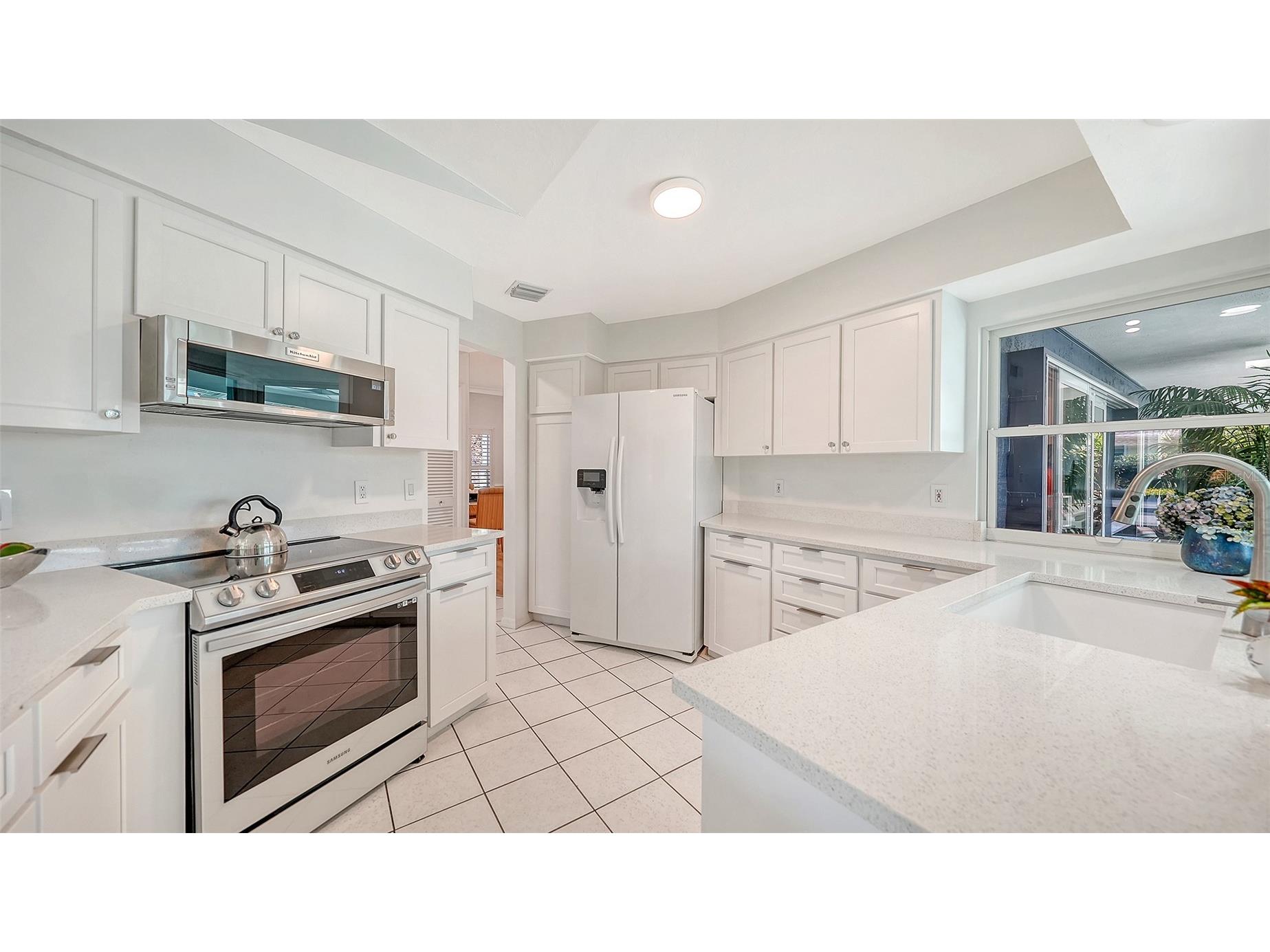 6988 Country Lakes Circle Sarasota FL 34243 A4692570 image16