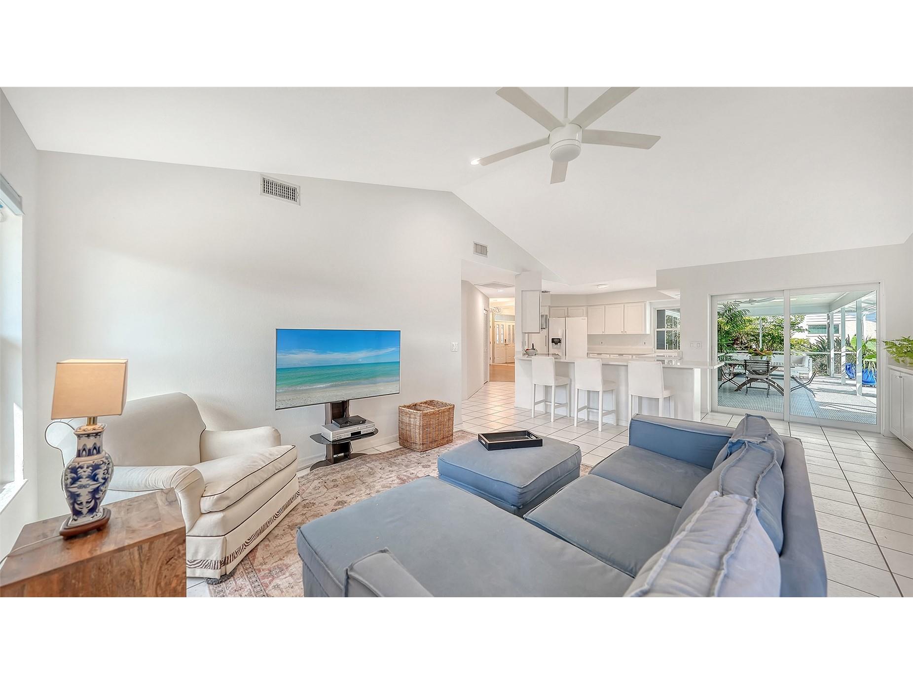 6988 Country Lakes Circle Sarasota FL 34243 A4692570 image19