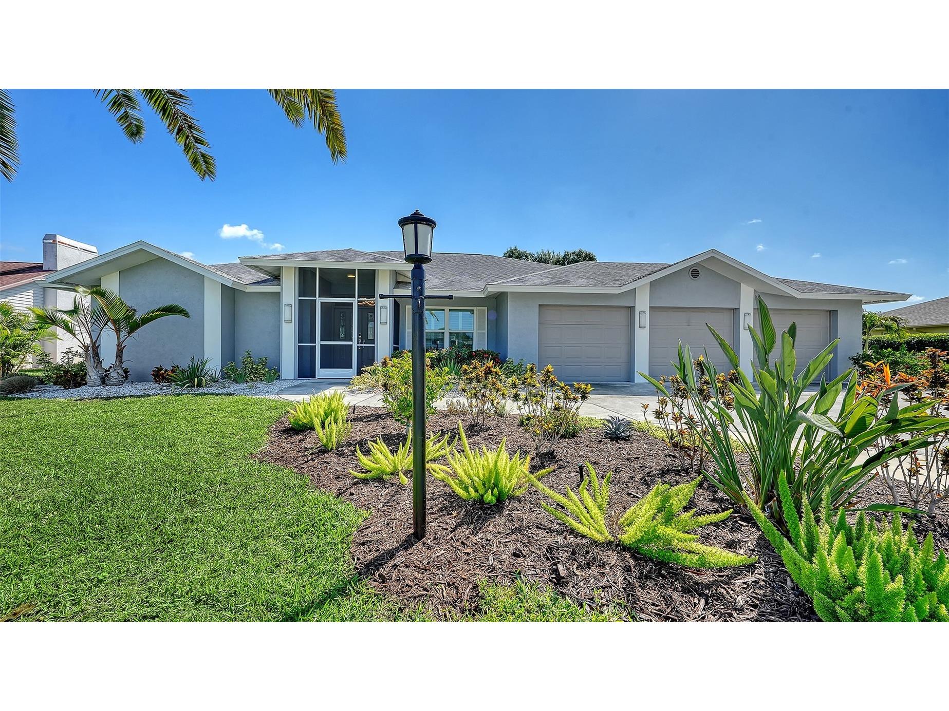 6988 Country Lakes Circle Sarasota FL 34243 A4692570 image2