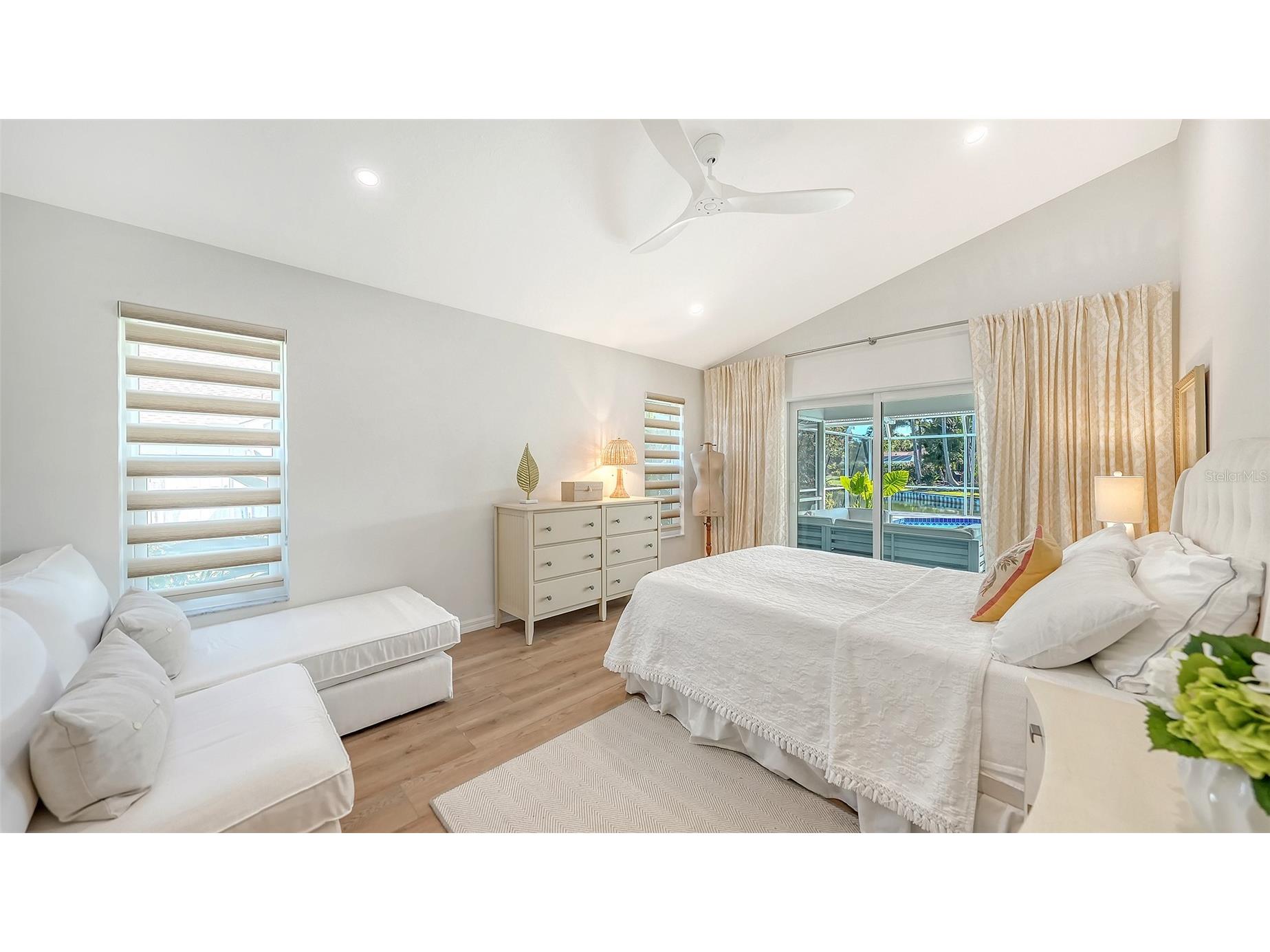6988 Country Lakes Circle Sarasota FL 34243 A4692570 image20
