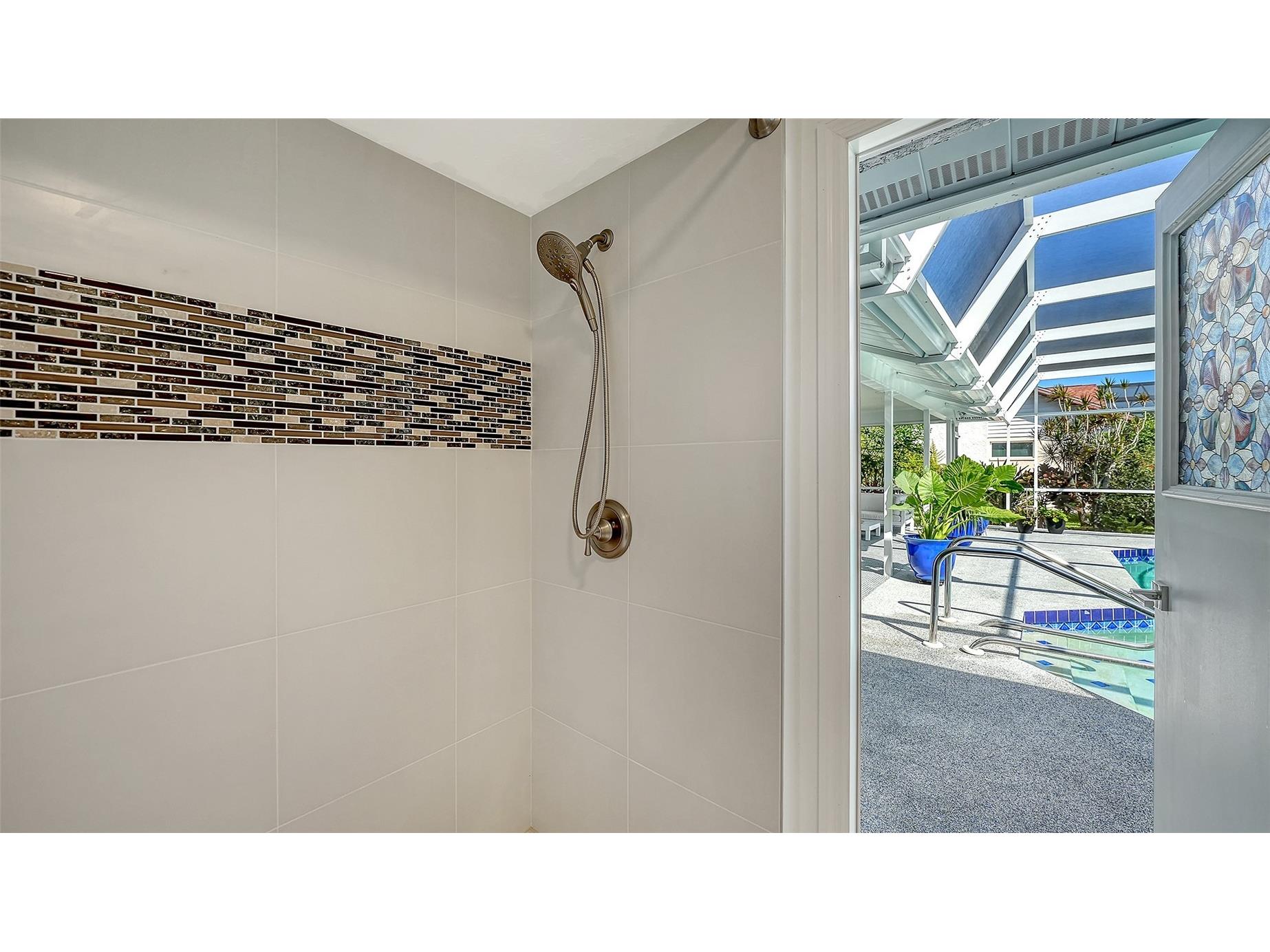 6988 Country Lakes Circle Sarasota FL 34243 A4692570 image36