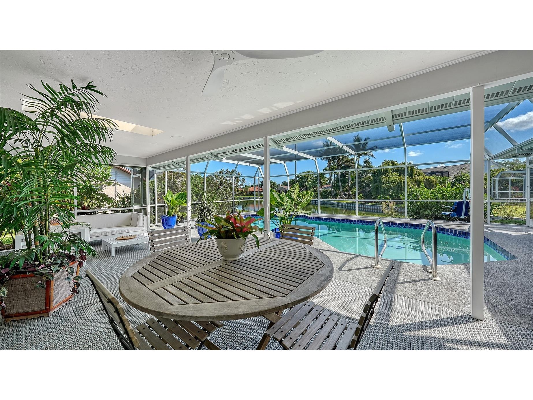 6988 Country Lakes Circle Sarasota FL 34243 A4692570 image37