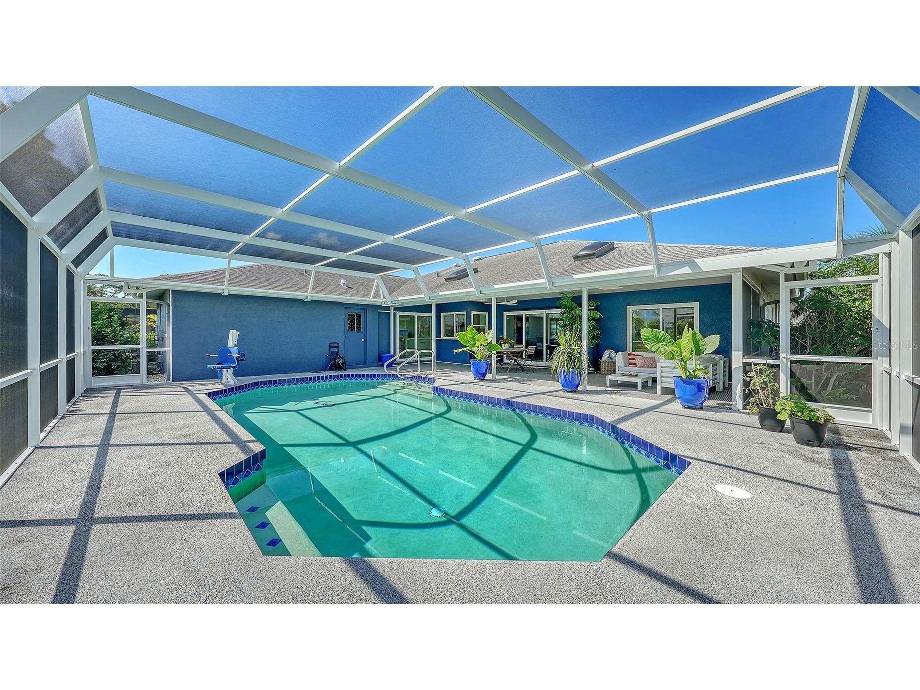6988 Country Lakes Circle Sarasota FL 34243 A4692570 image40