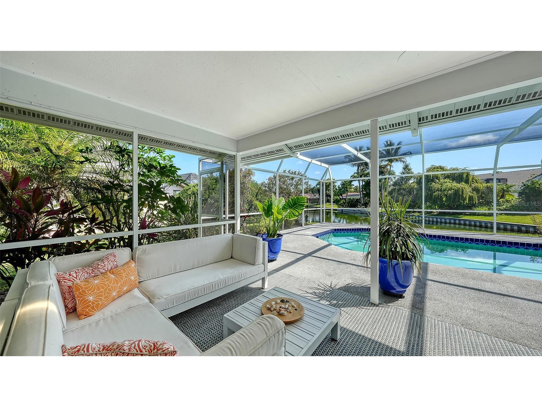 6988 Country Lakes Circle Sarasota FL 34243 A4692570 image43