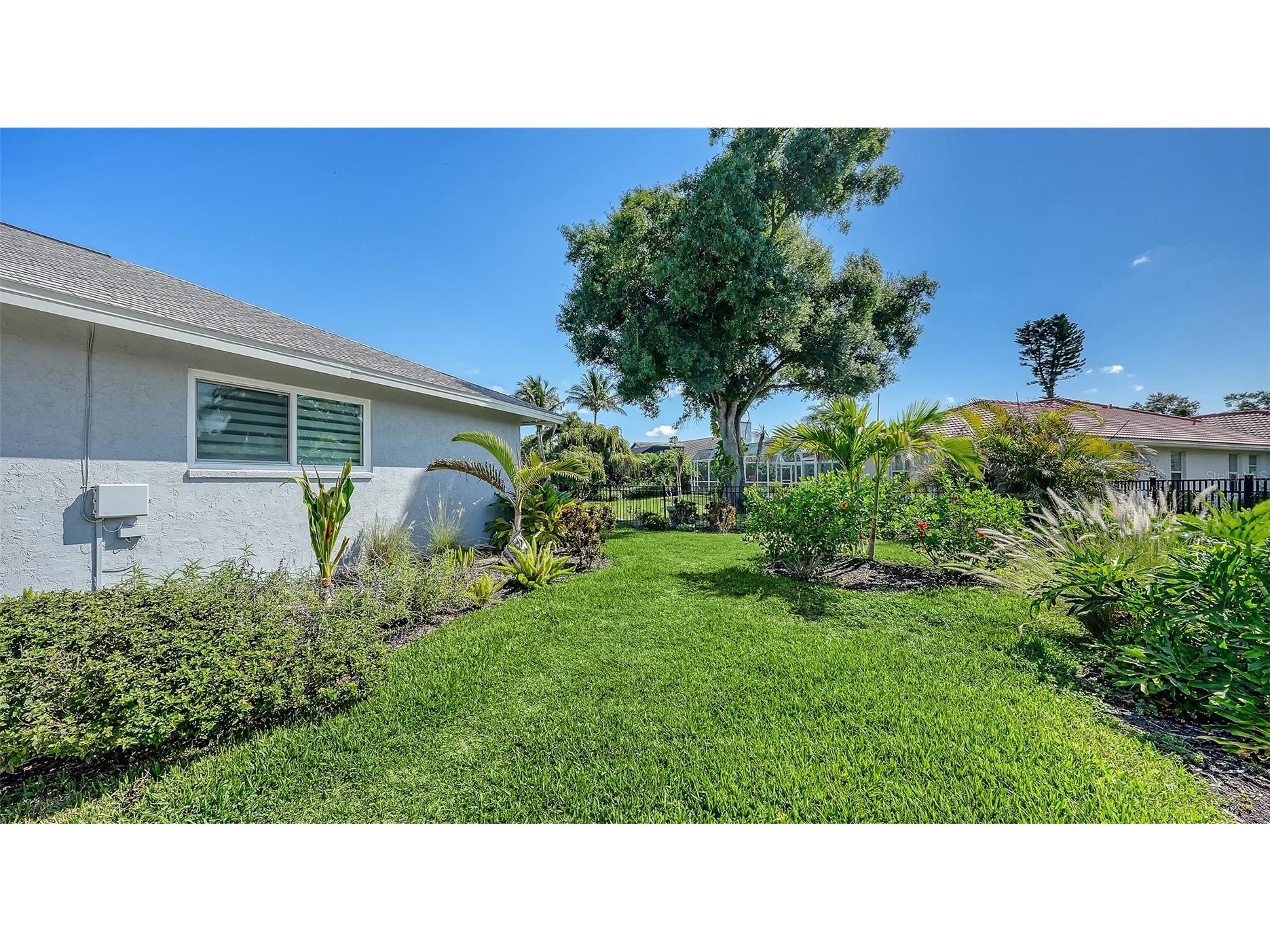 6988 Country Lakes Circle Sarasota FL 34243 A4692570 image46