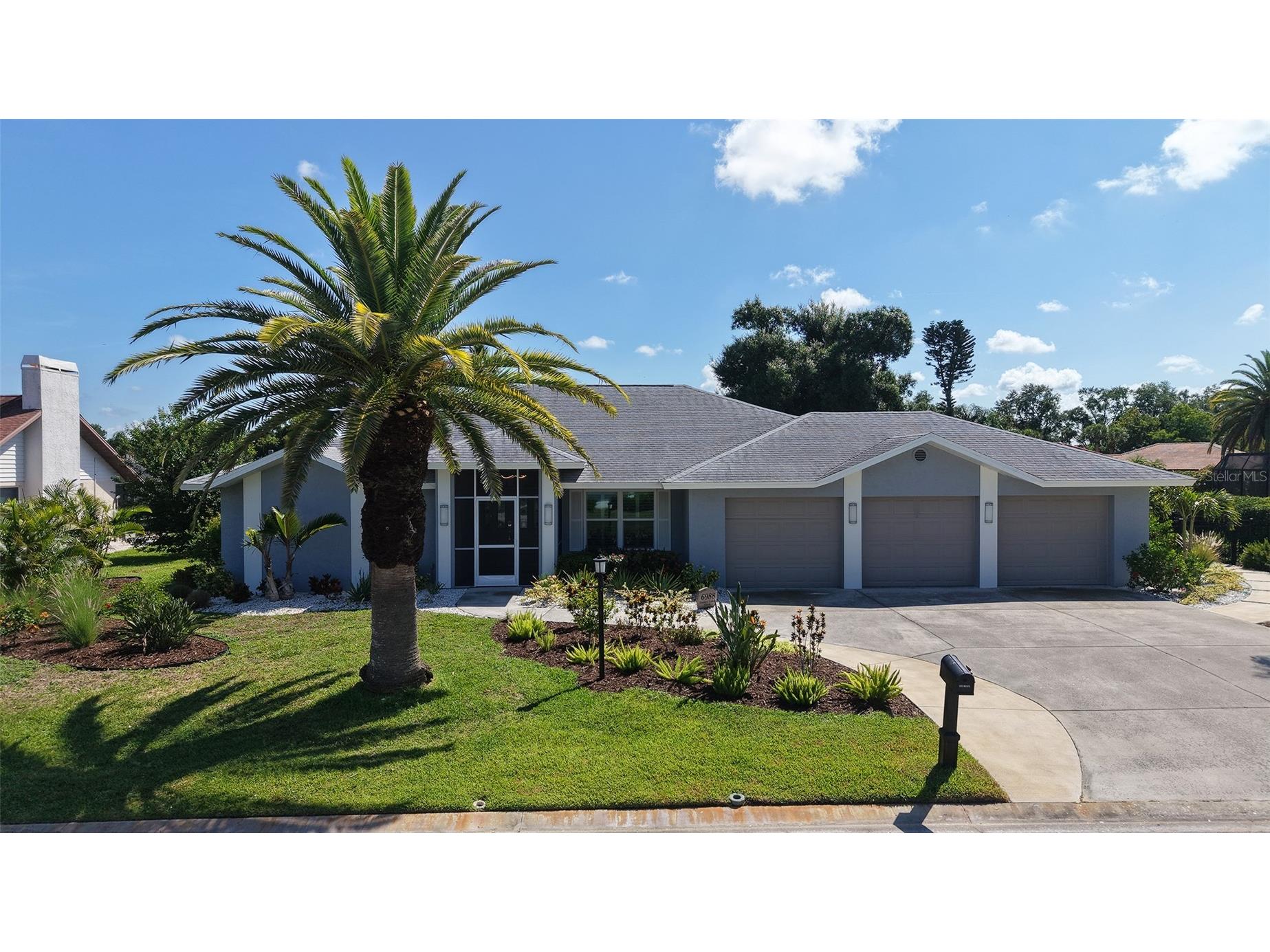 6988 Country Lakes Circle Sarasota FL 34243 A4692570 image5
