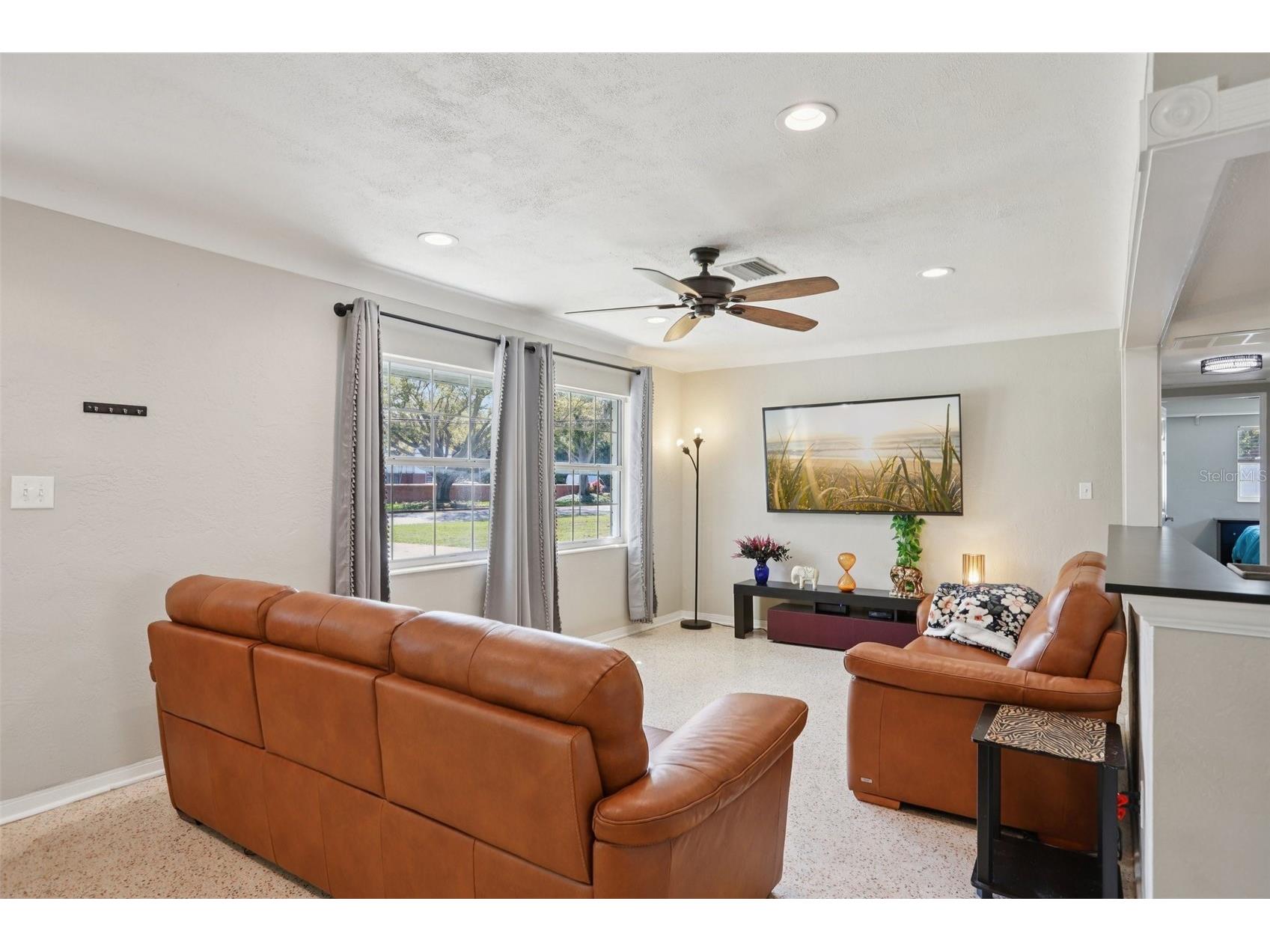 699 Pinellas Point Drive S Saint Petersburg FL 33705 TB8482059 image2