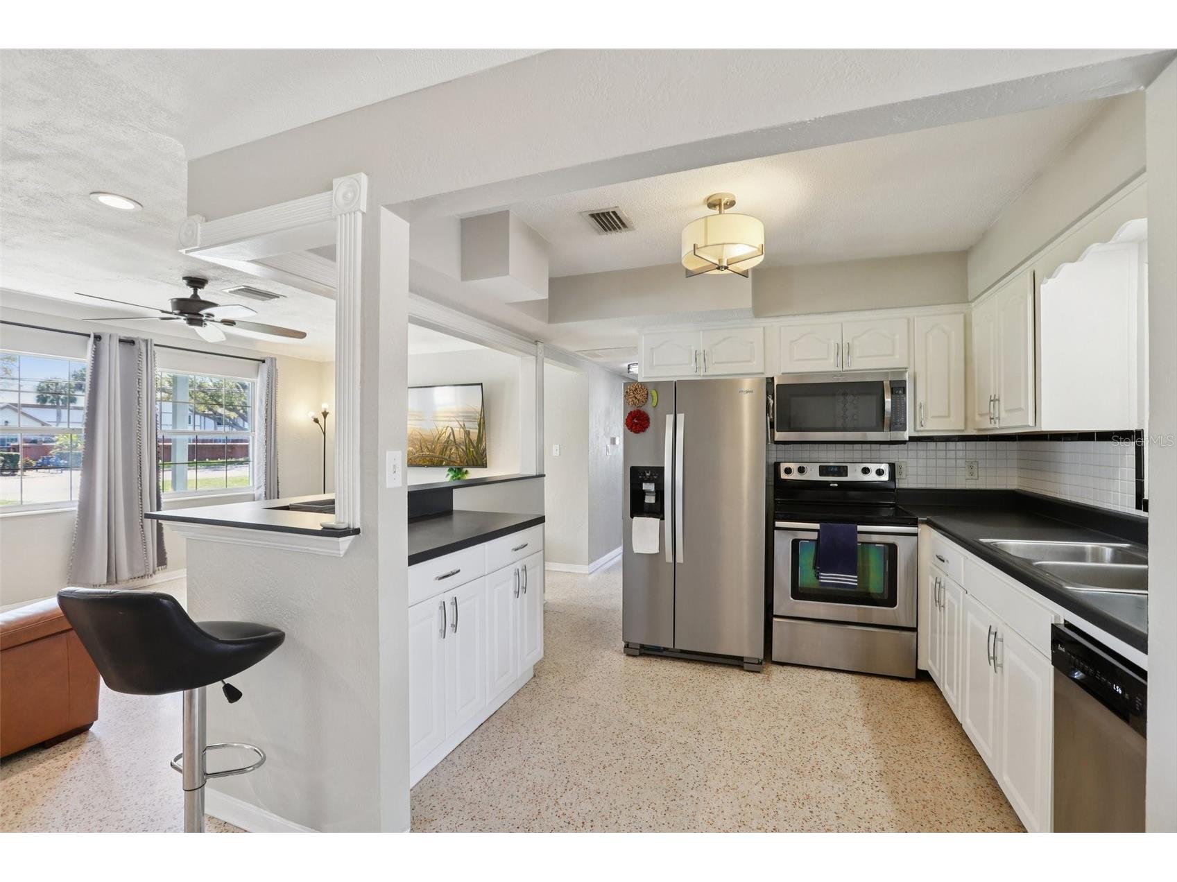 699 Pinellas Point Drive S Saint Petersburg FL 33705 TB8482059 image5