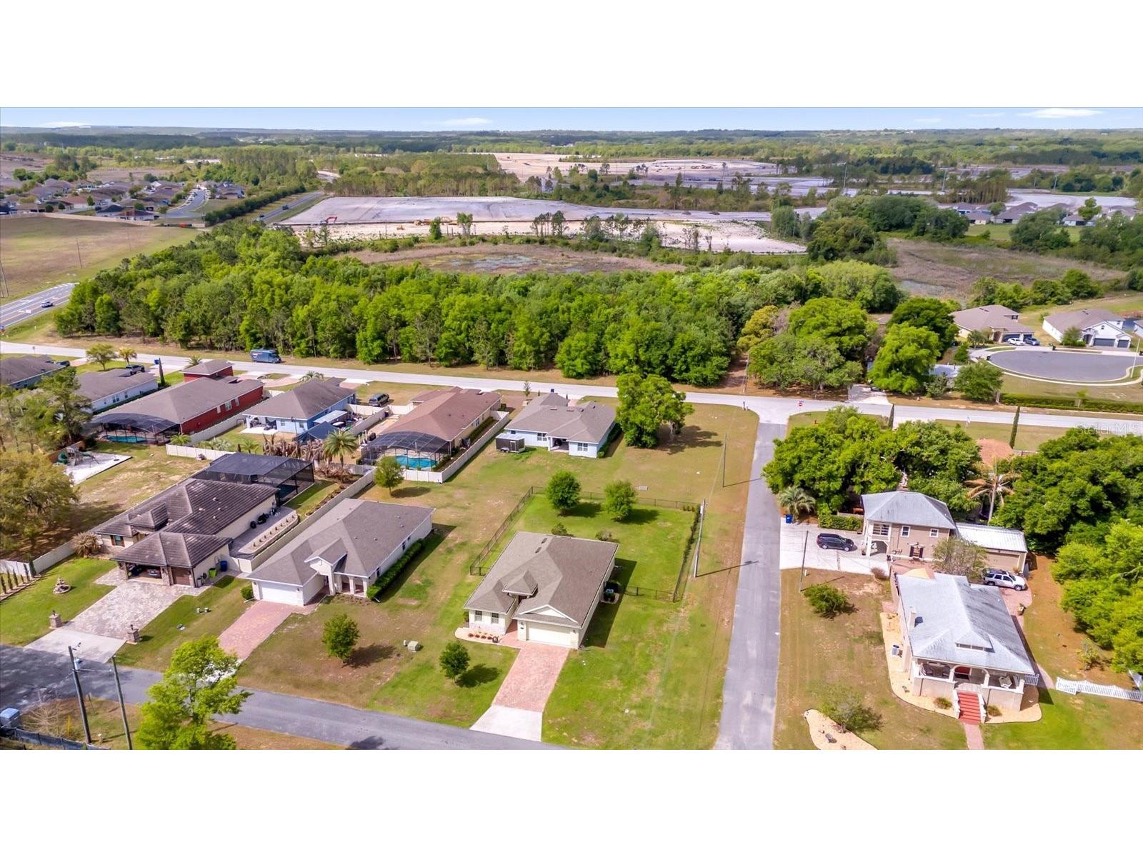699 S Dixie Drive Howey In The Hills FL 34737 O6395413 image2