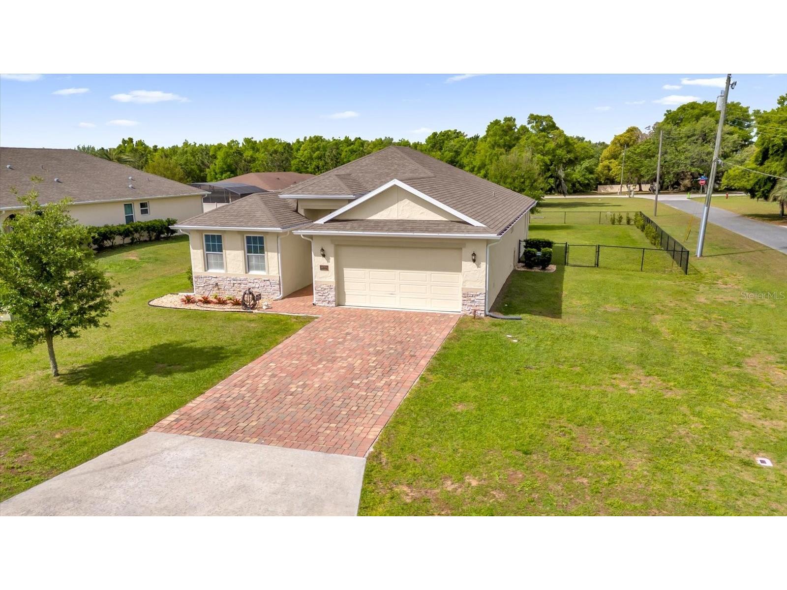 699 S Dixie Drive Howey In The Hills FL 34737 O6395413 image3