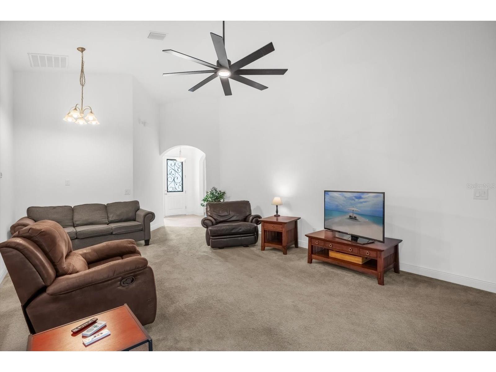 699 S Dixie Drive Howey In The Hills FL 34737 O6395413 image5