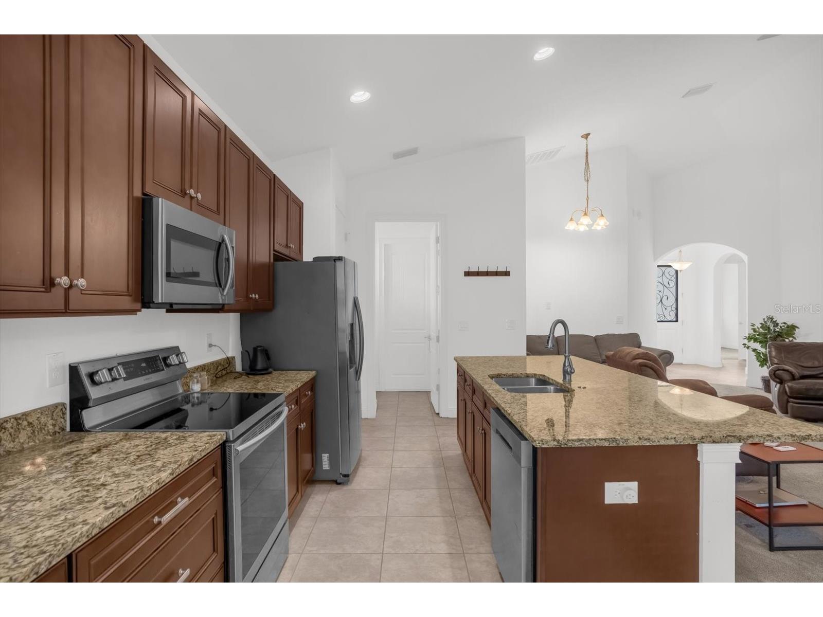 699 S Dixie Drive Howey In The Hills FL 34737 O6395413 image9