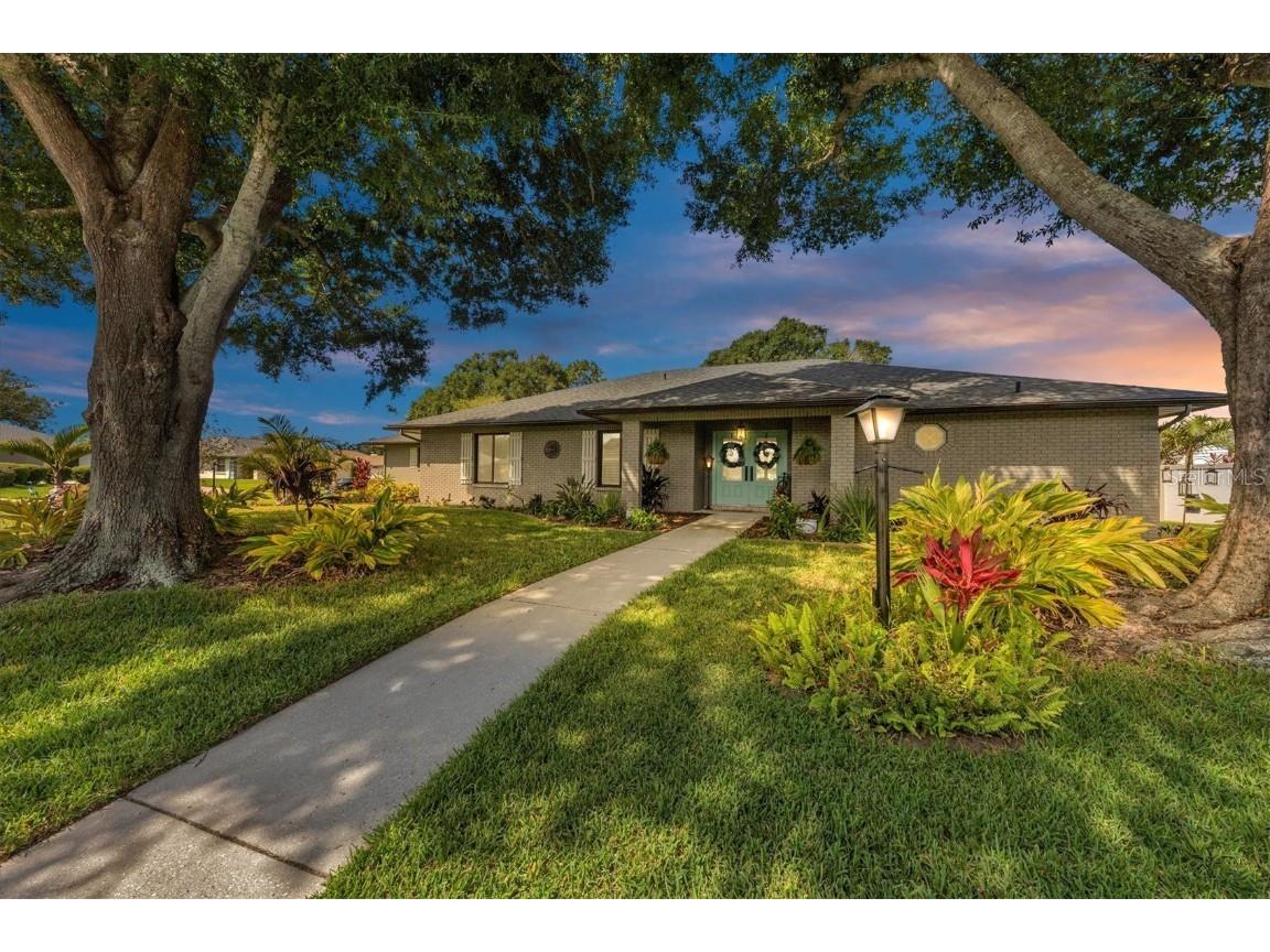 6993 Country Lakes Circle Sarasota FL 34243 A4573012 image1