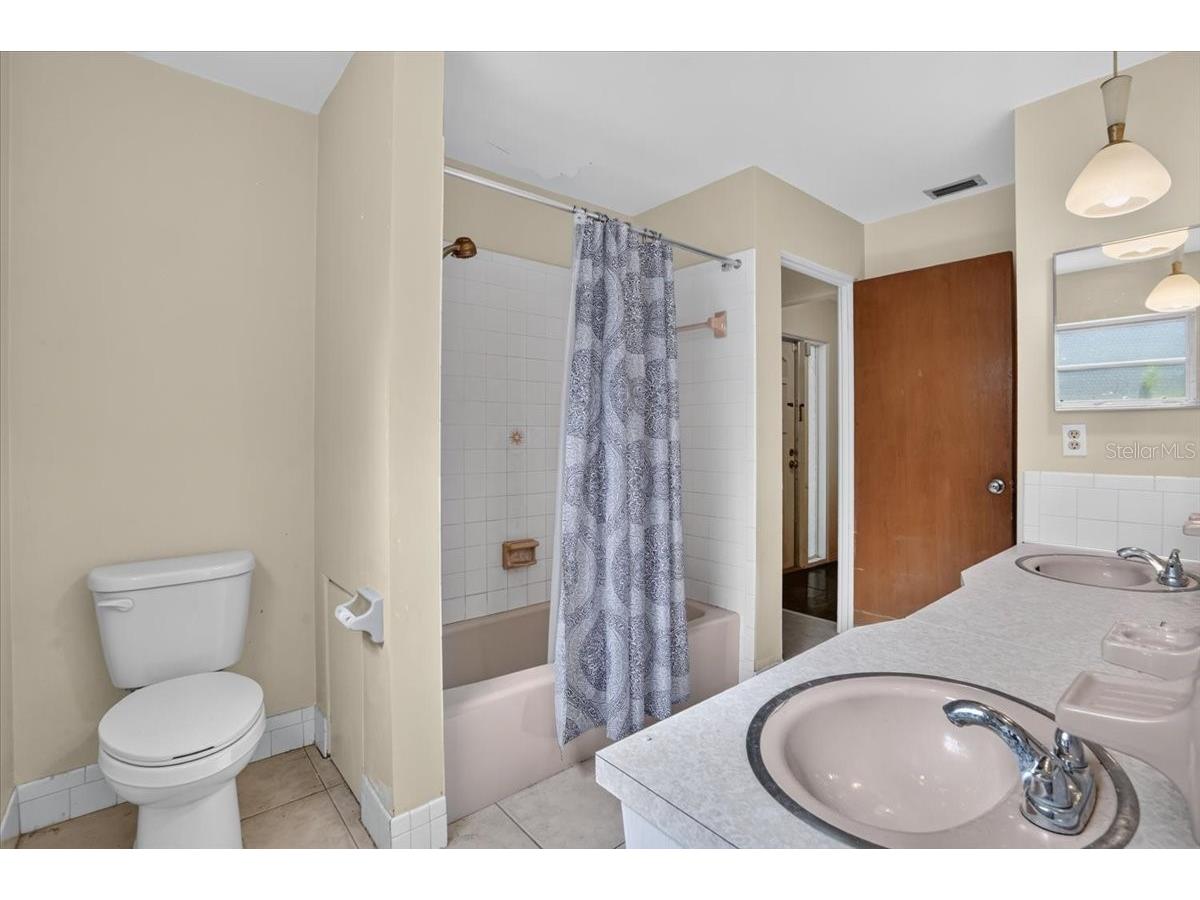 6999 16th Avenue N Saint Petersburg FL 33710 TB8524529 image15