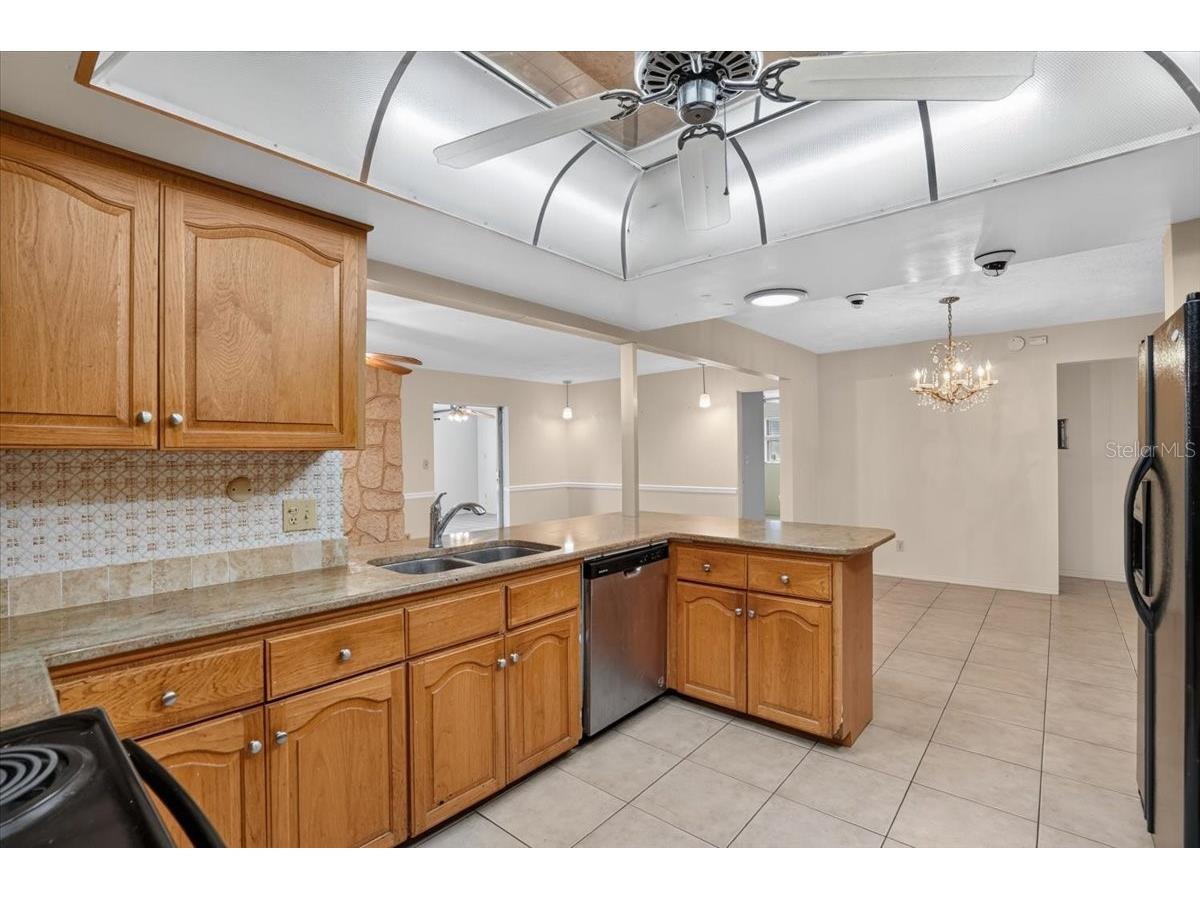 6999 16th Avenue N Saint Petersburg FL 33710 TB8524529 image25