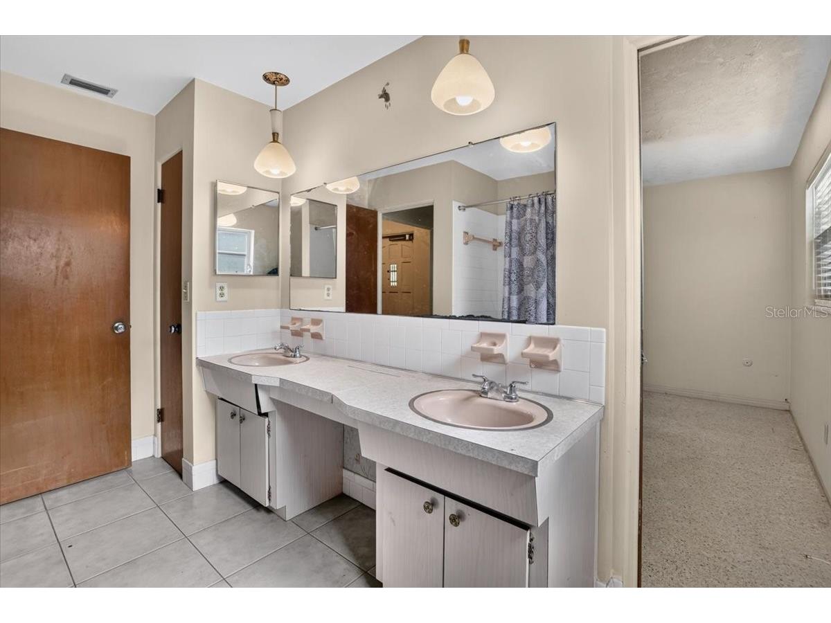 6999 16th Avenue N Saint Petersburg FL 33710 TB8524529 image47