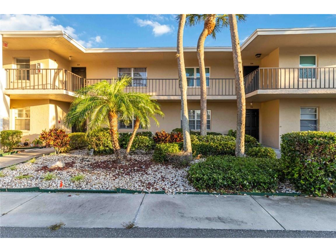6999 W Country Club Drive N #224 Sarasota FL 34243 A4652404 image1