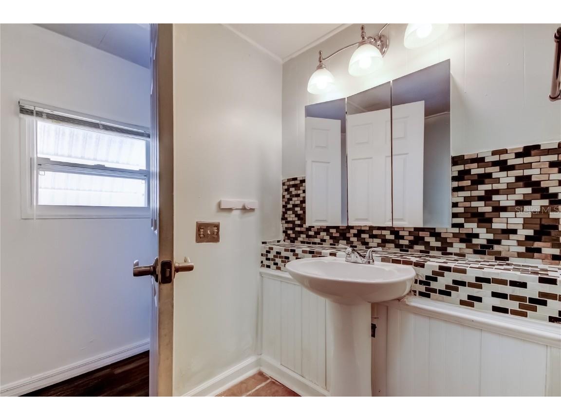 7 Drury Lane Tarpon Springs FL 34689 TB8451969 image4