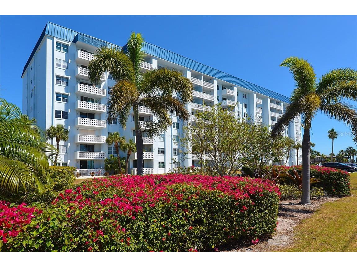 7 Elgin Place #305 Dunedin FL 34698 - ST JOSEPH'S SOUND U8195257 image1