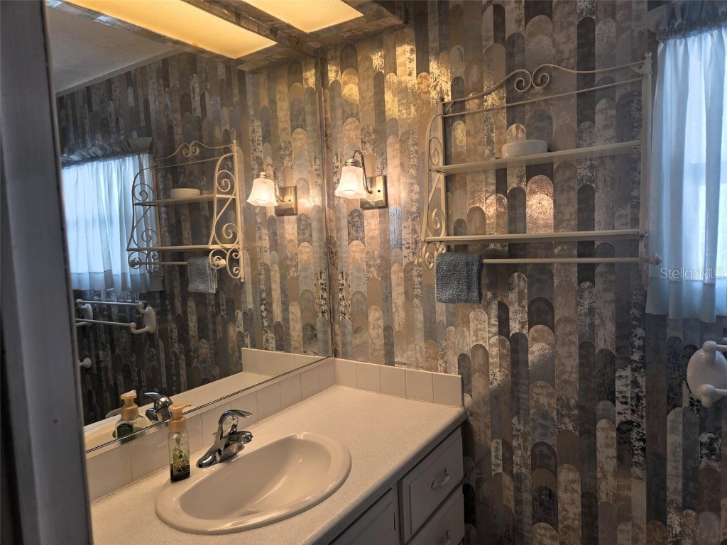 7 White Oak Terrace Sarasota FL 34237 A4670165 image17