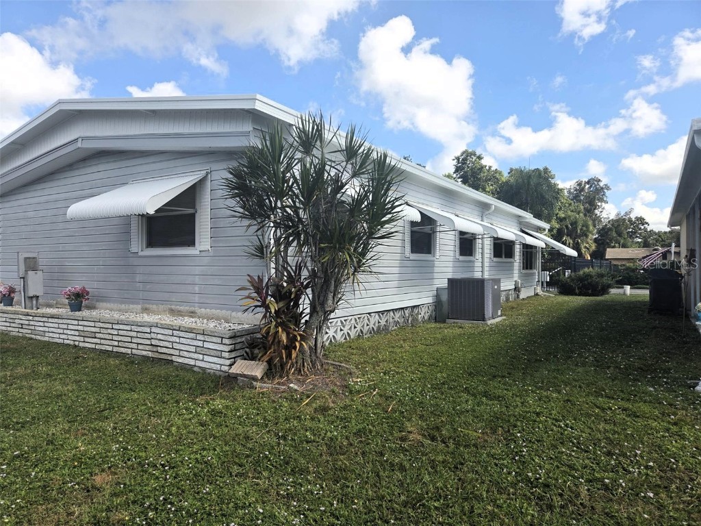 7 White Oak Terrace Sarasota FL 34237 A4670165 image4