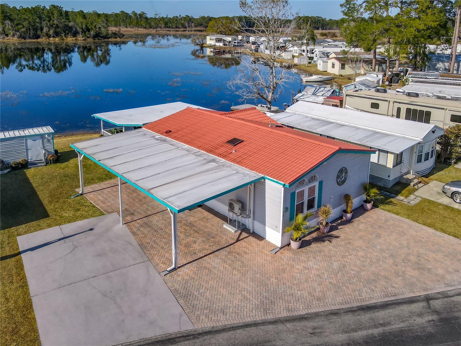 70 & 71 Eagle Point S Osteen FL 32764 - Little Lake V4947101 image1
