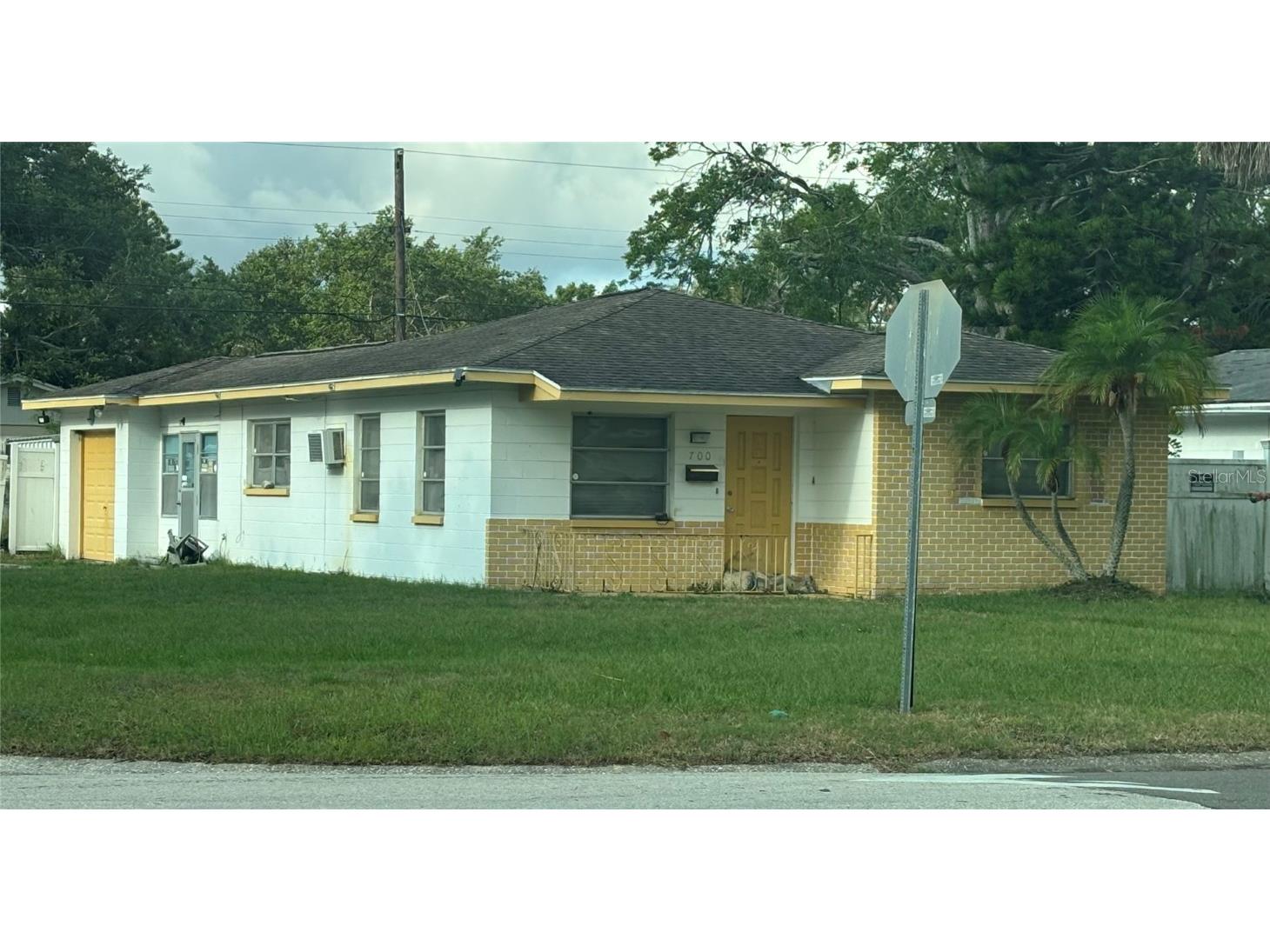 700 74th Avenue N Saint Petersburg FL 33702 TB8397843 image1