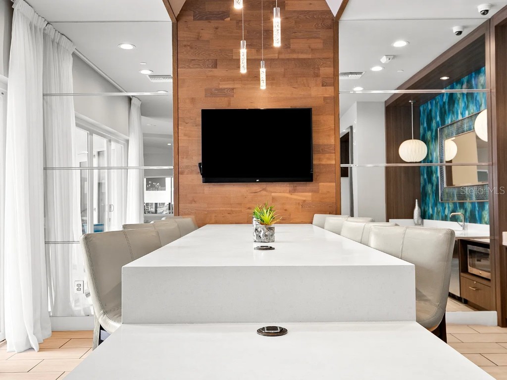 700 Cocoanut Avenue #332 Sarasota FL 34236 A4664695 image2