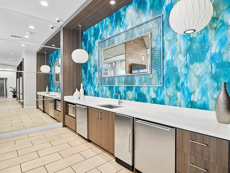 700 Cocoanut Avenue #332 Sarasota FL 34236 A4664695 image4