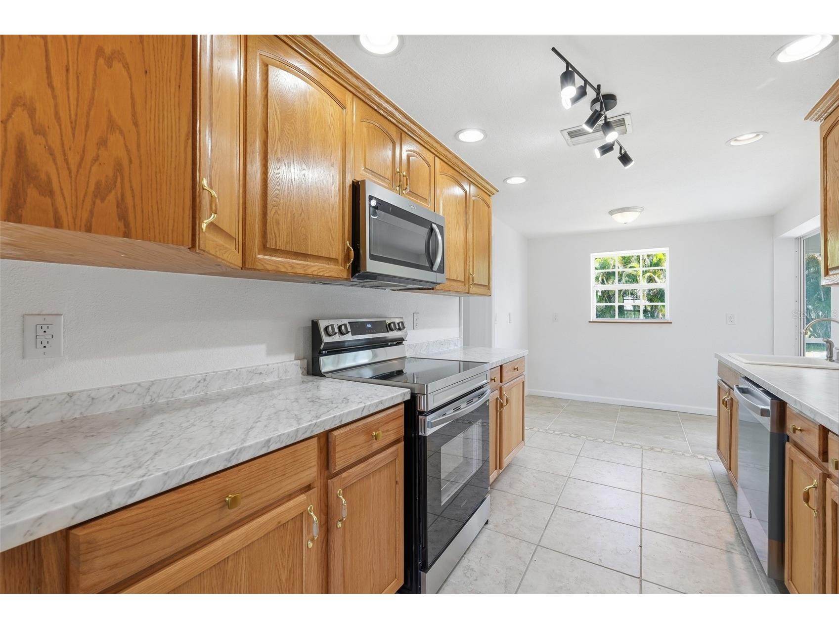 700 Dolphin Parkway Punta Gorda FL 33950 C7528133 image10
