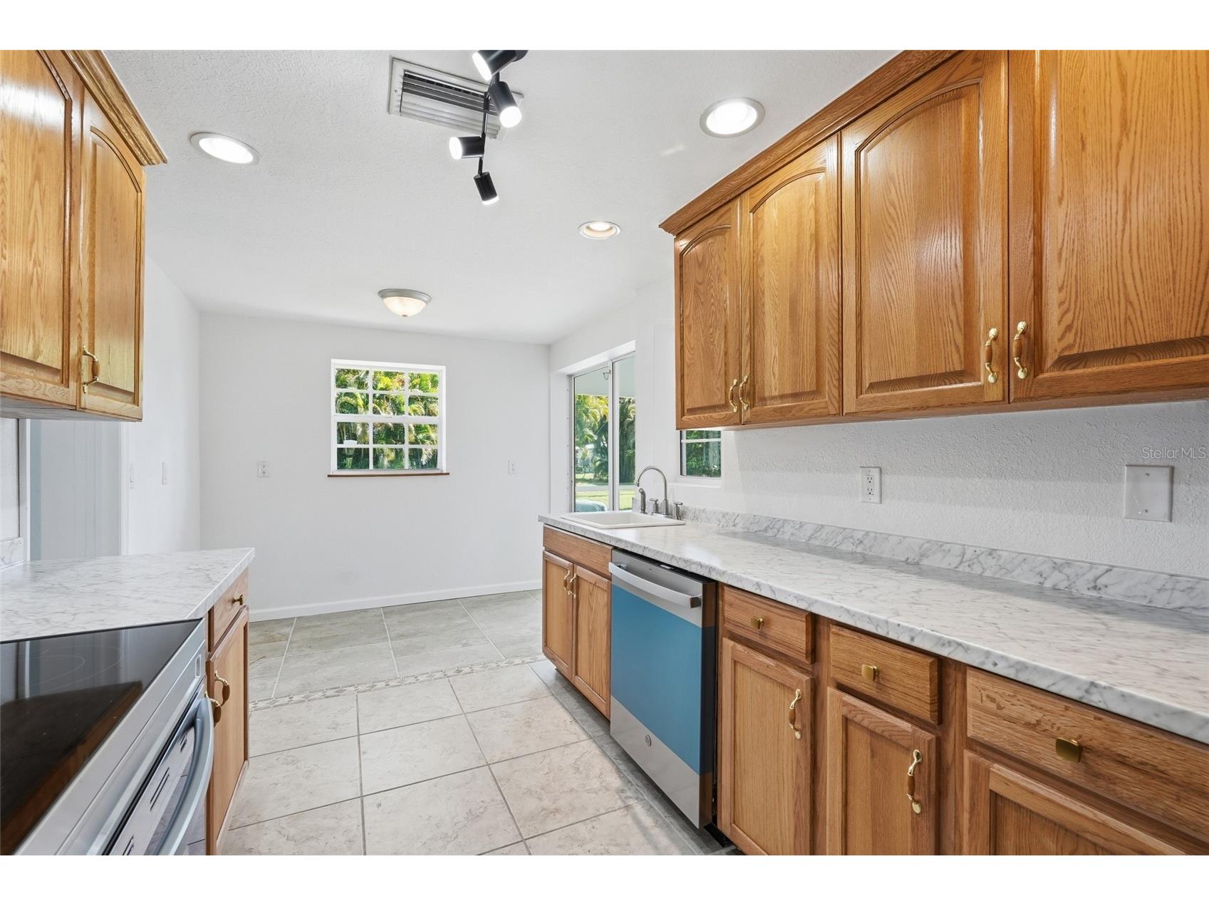 700 Dolphin Parkway Punta Gorda FL 33950 C7528133 image11