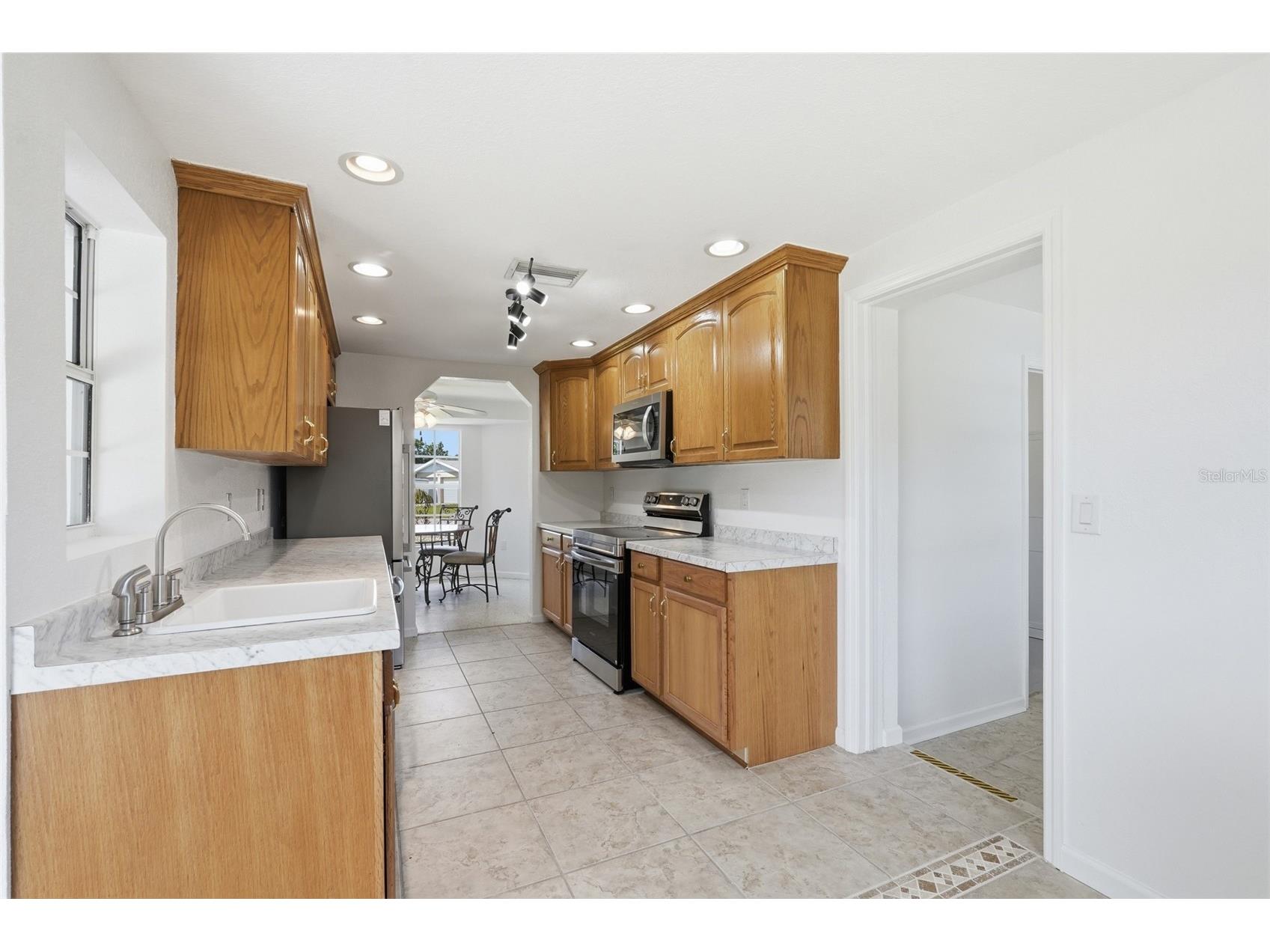 700 Dolphin Parkway Punta Gorda FL 33950 C7528133 image9
