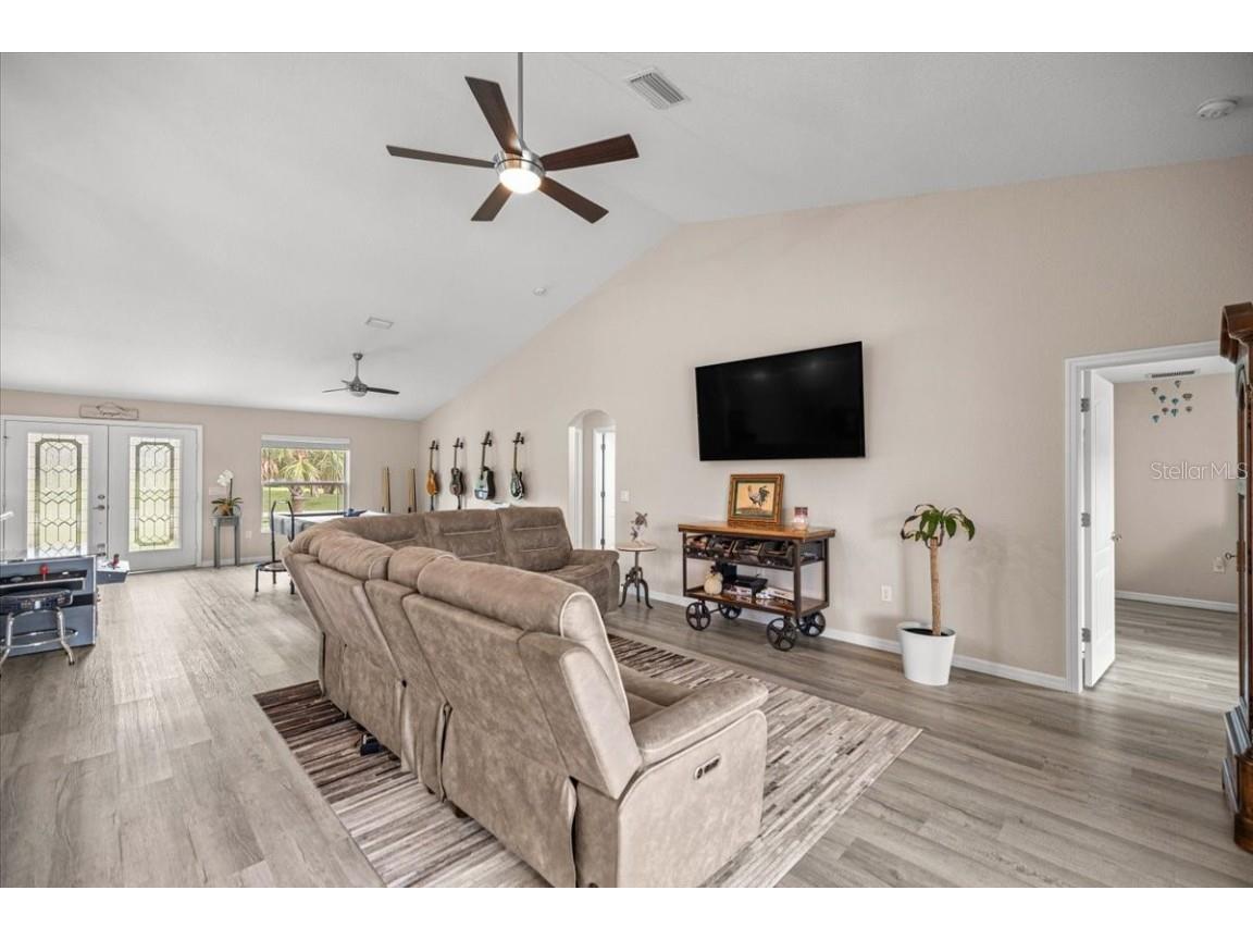 700 E Boston Street Hernando FL 34442 OM707719 image8