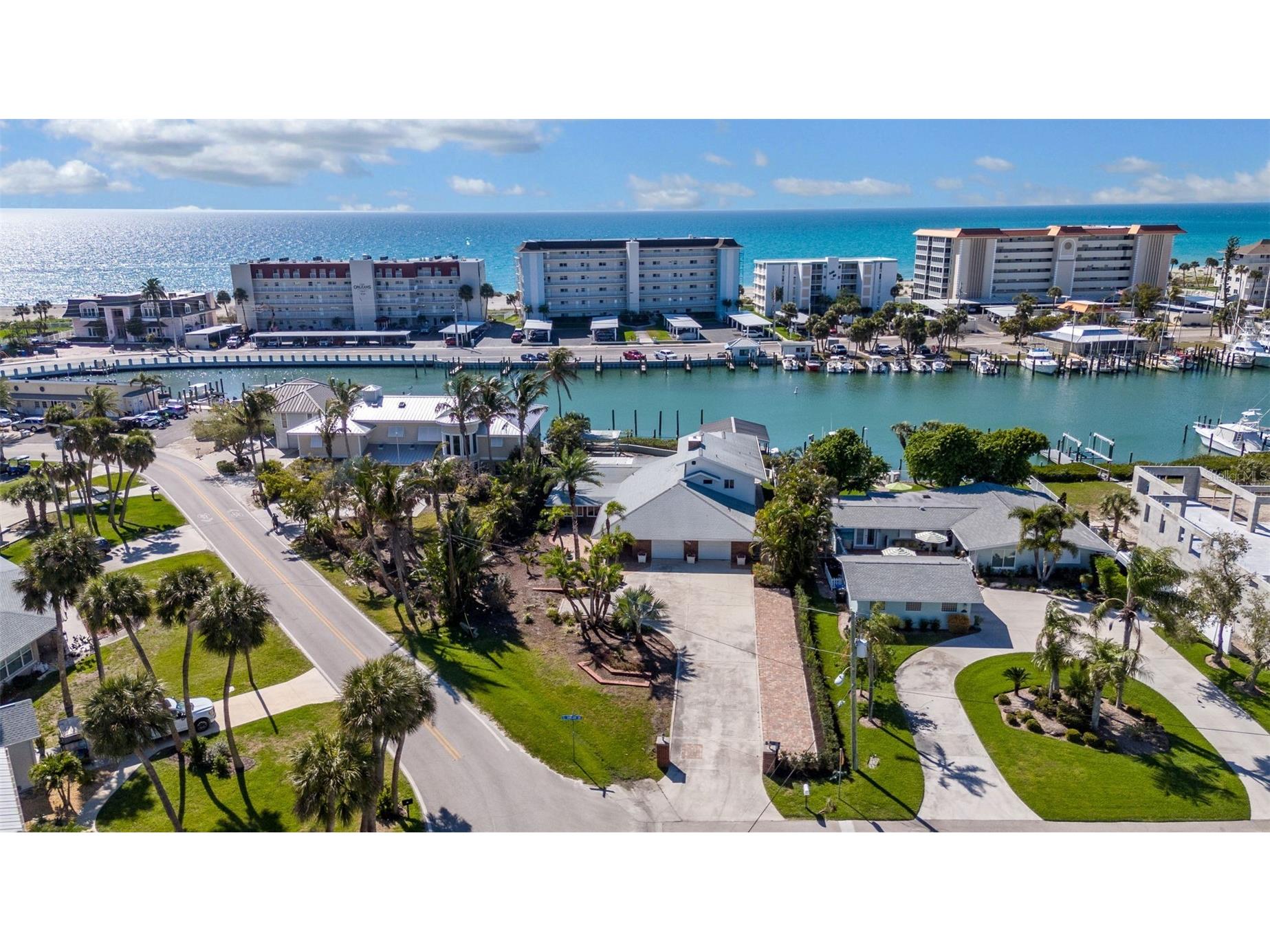 700 El Dorado Drive Venice FL 34285 - ROBERT'S BAY A4687717 image1