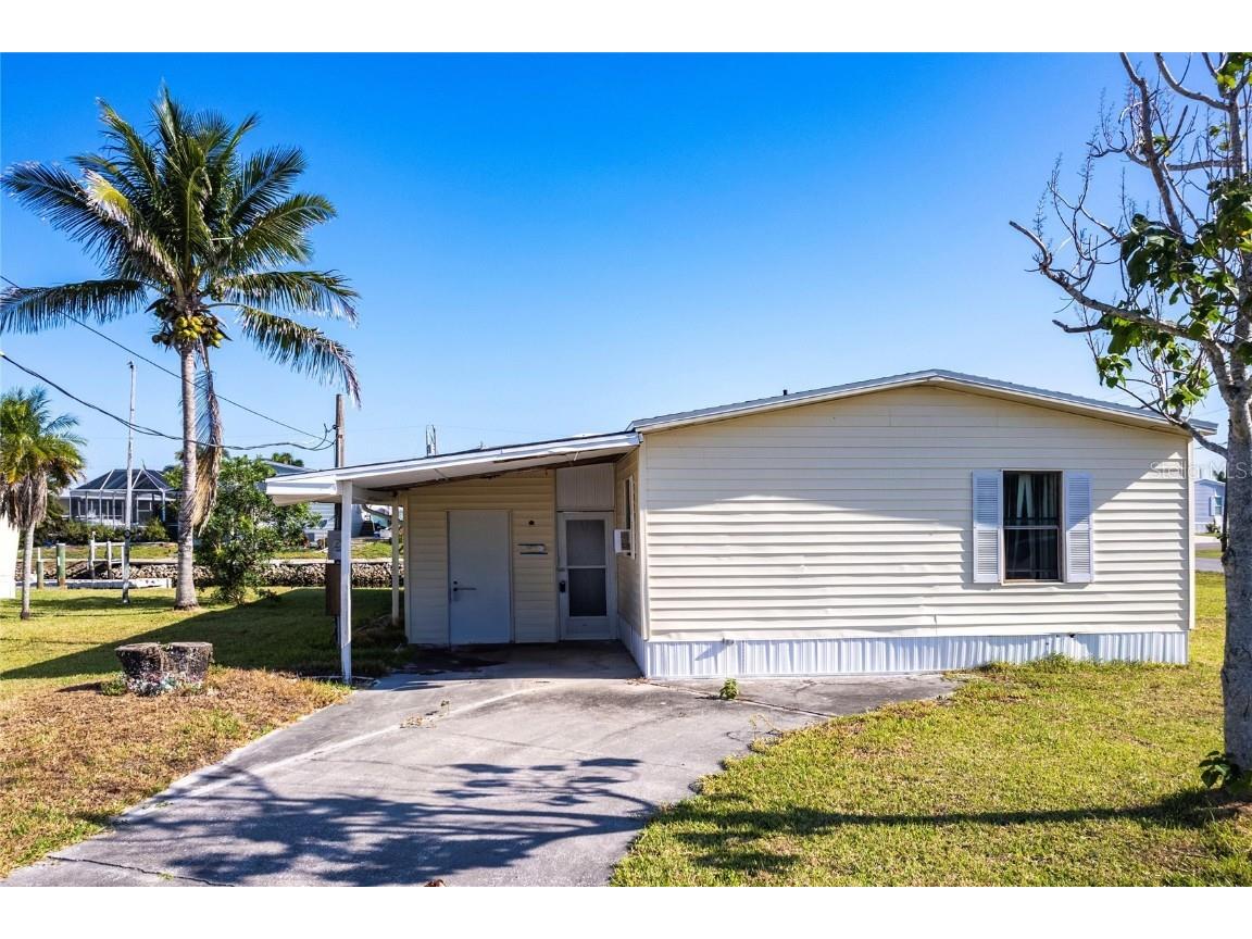 700 Holiday Drive Punta Gorda FL 33950 C7508486 image1