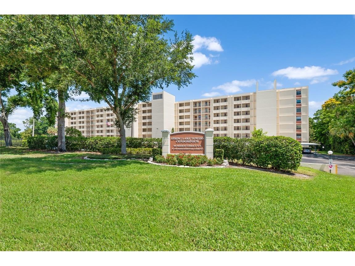 700 Mirror Terr Nw #202 Winter Haven FL 33881 - Spring Lake P4930650 image1