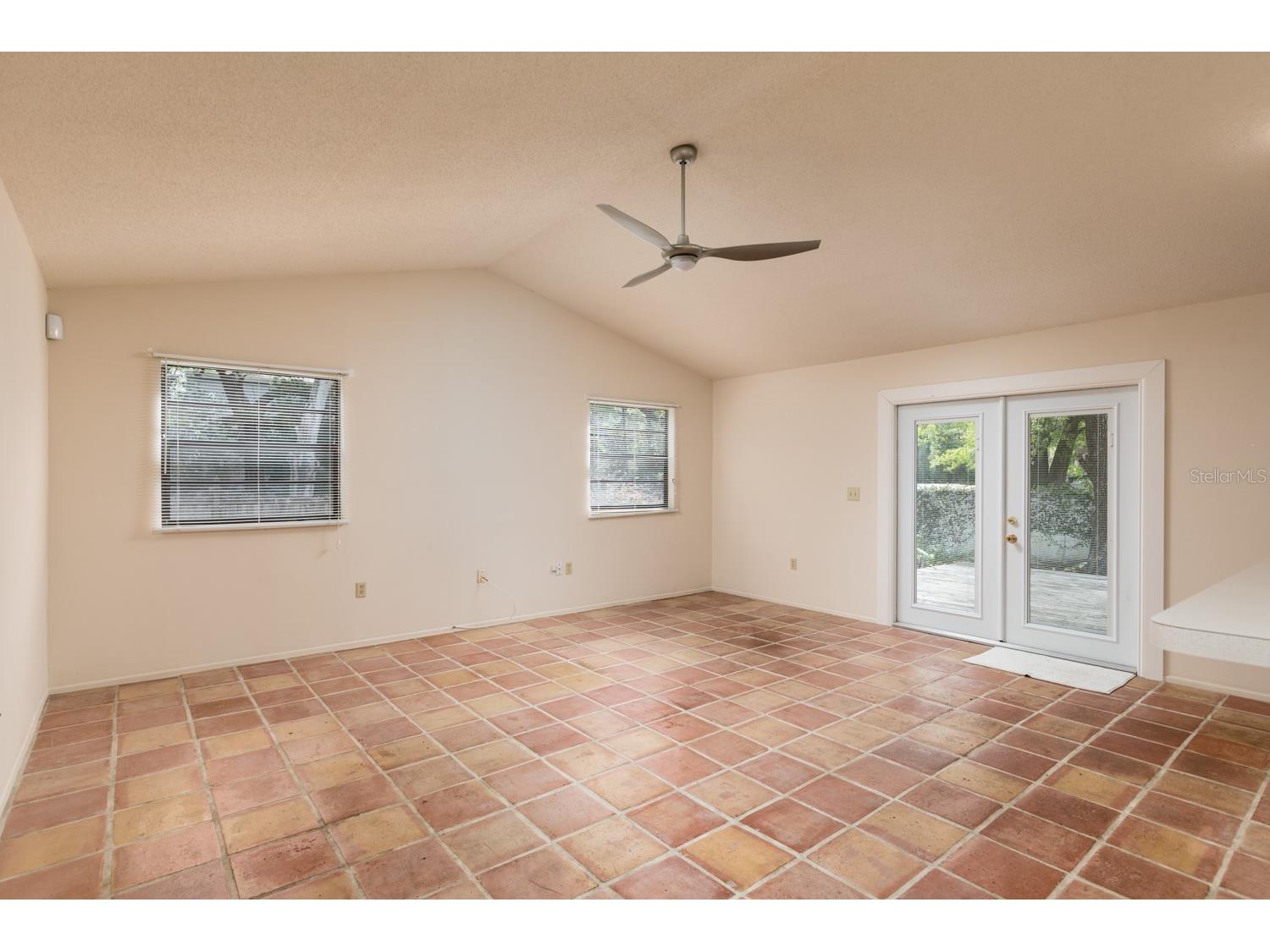 7000 5th Street N Saint Petersburg FL 33702 TB8525631 image3