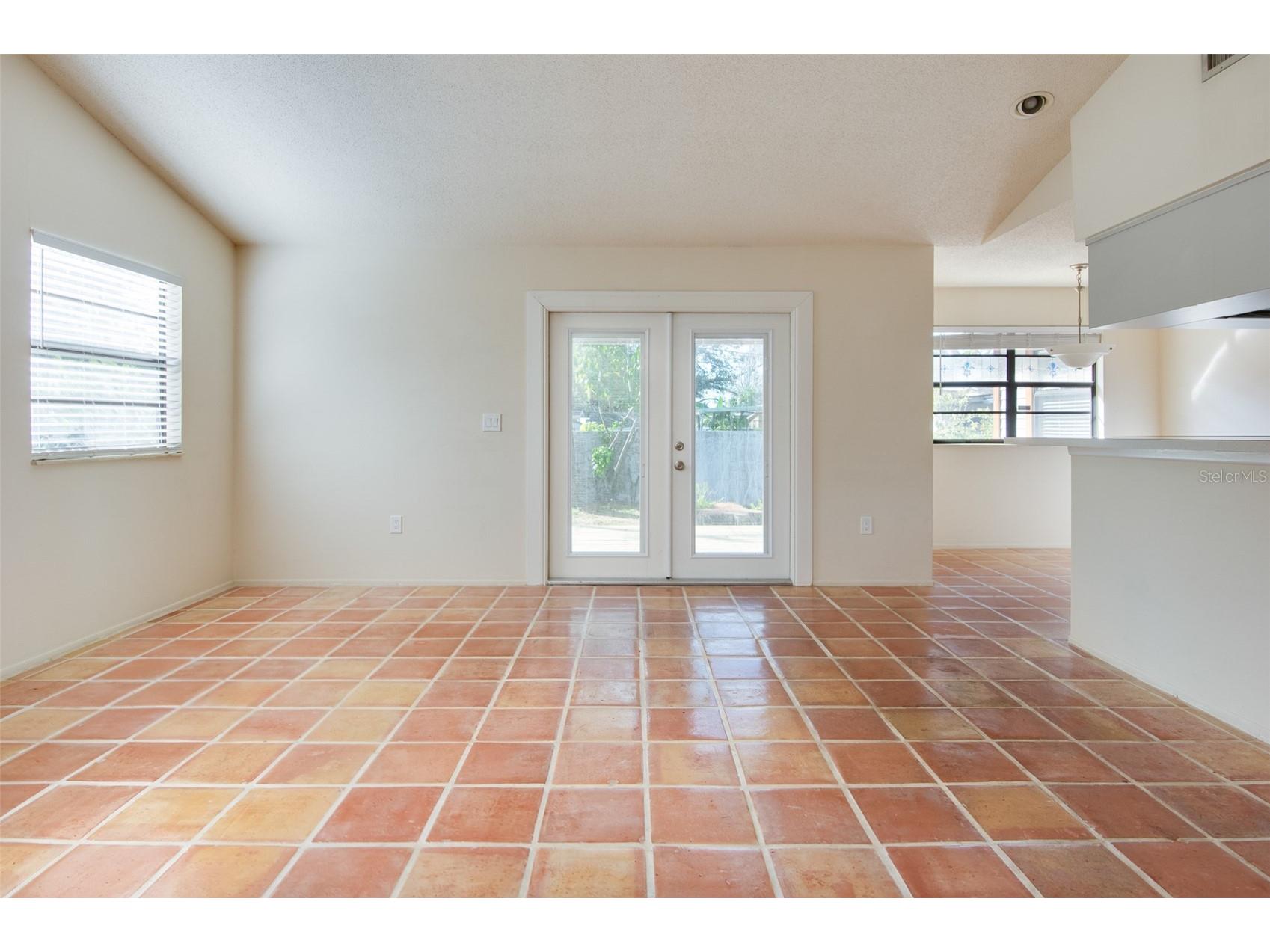 7000 5th Street N Saint Petersburg FL 33702 TB8525631 image4