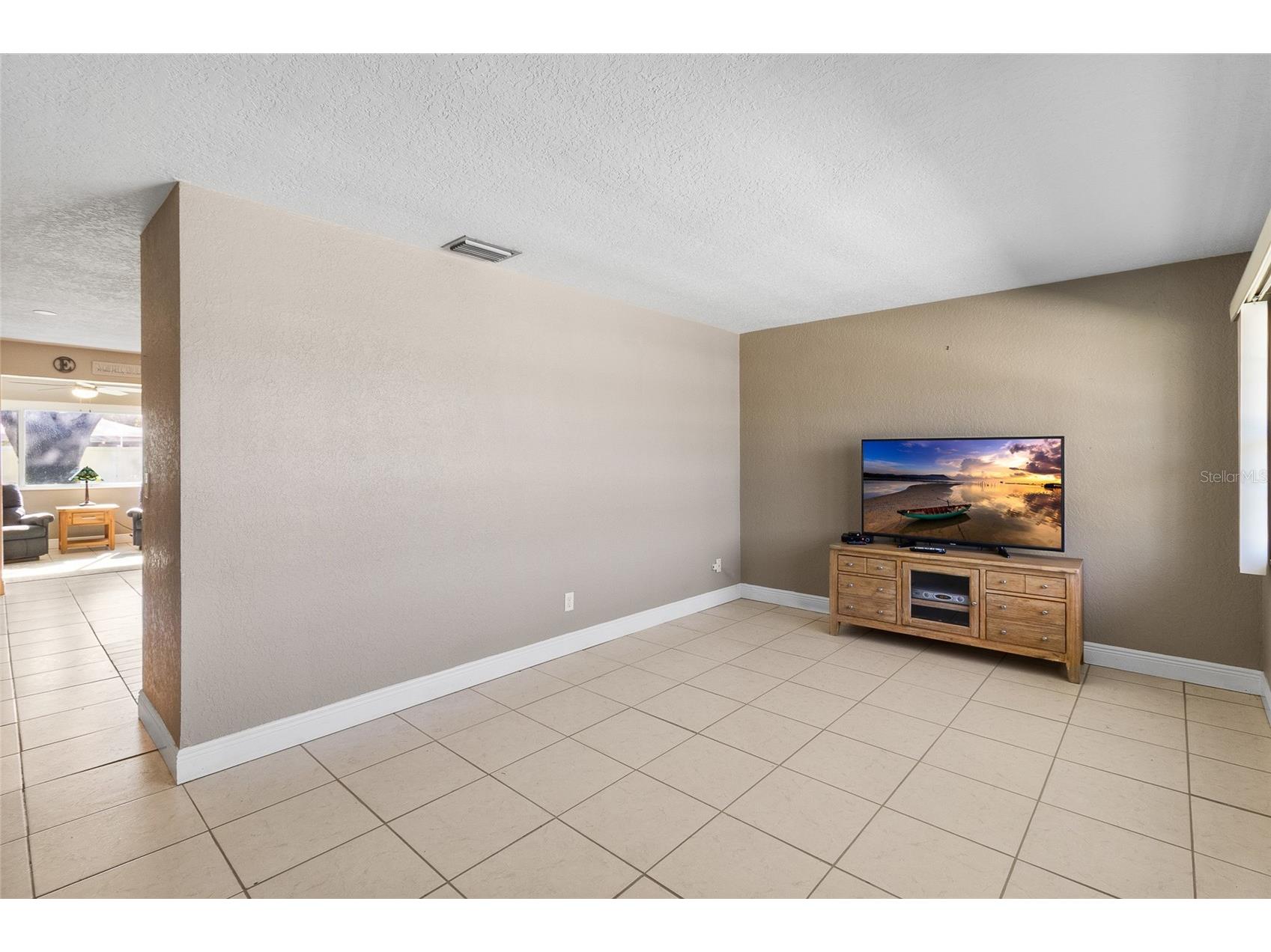 7001 18th Street N Saint Petersburg FL 33702 TB8494052 image7
