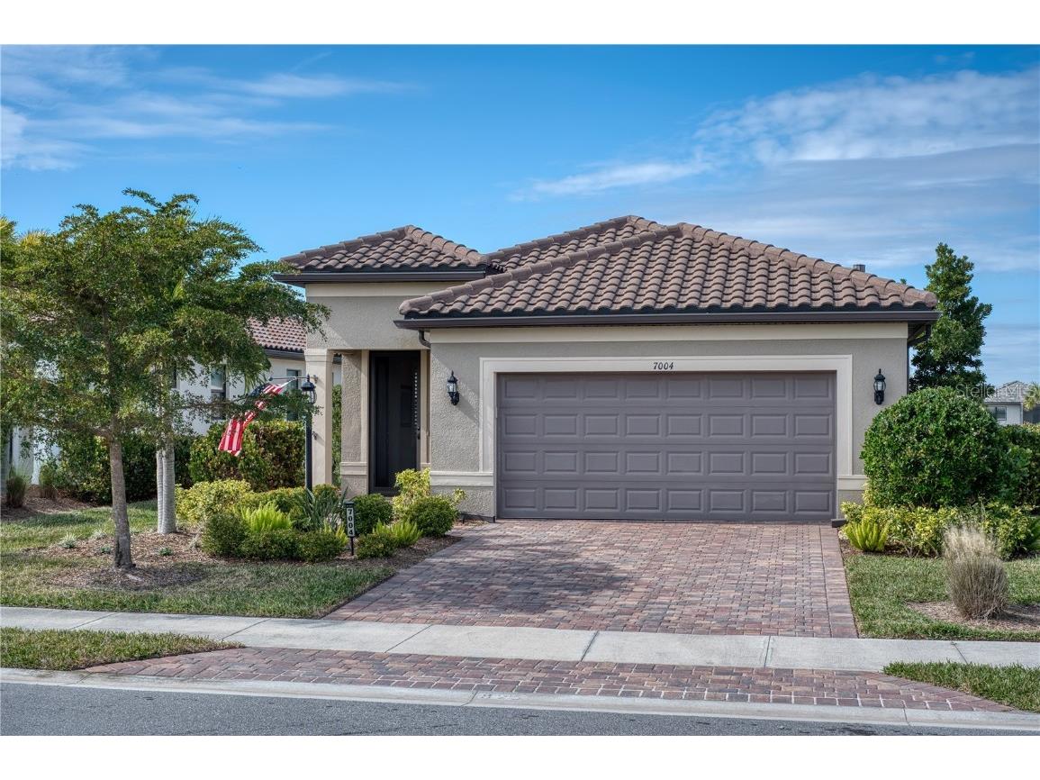7004 Hanover Court Bradenton FL 34202 A4633614 image1