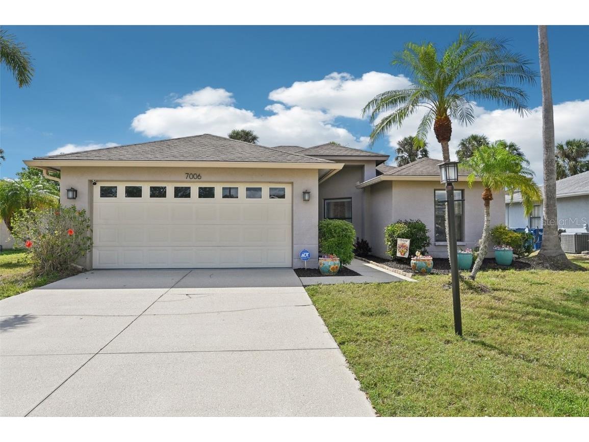 7006 44th Court E Sarasota FL 34243 A4647406 image1