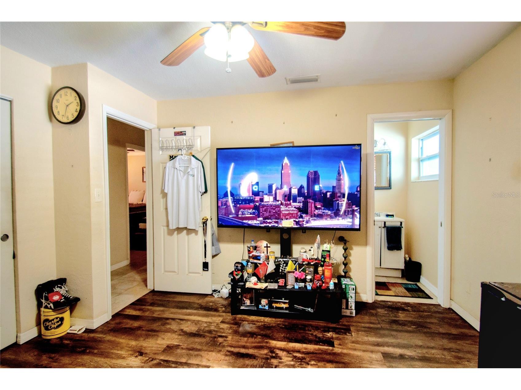 701 58th Avenue S Saint Petersburg FL 33705 TB8471199 image40