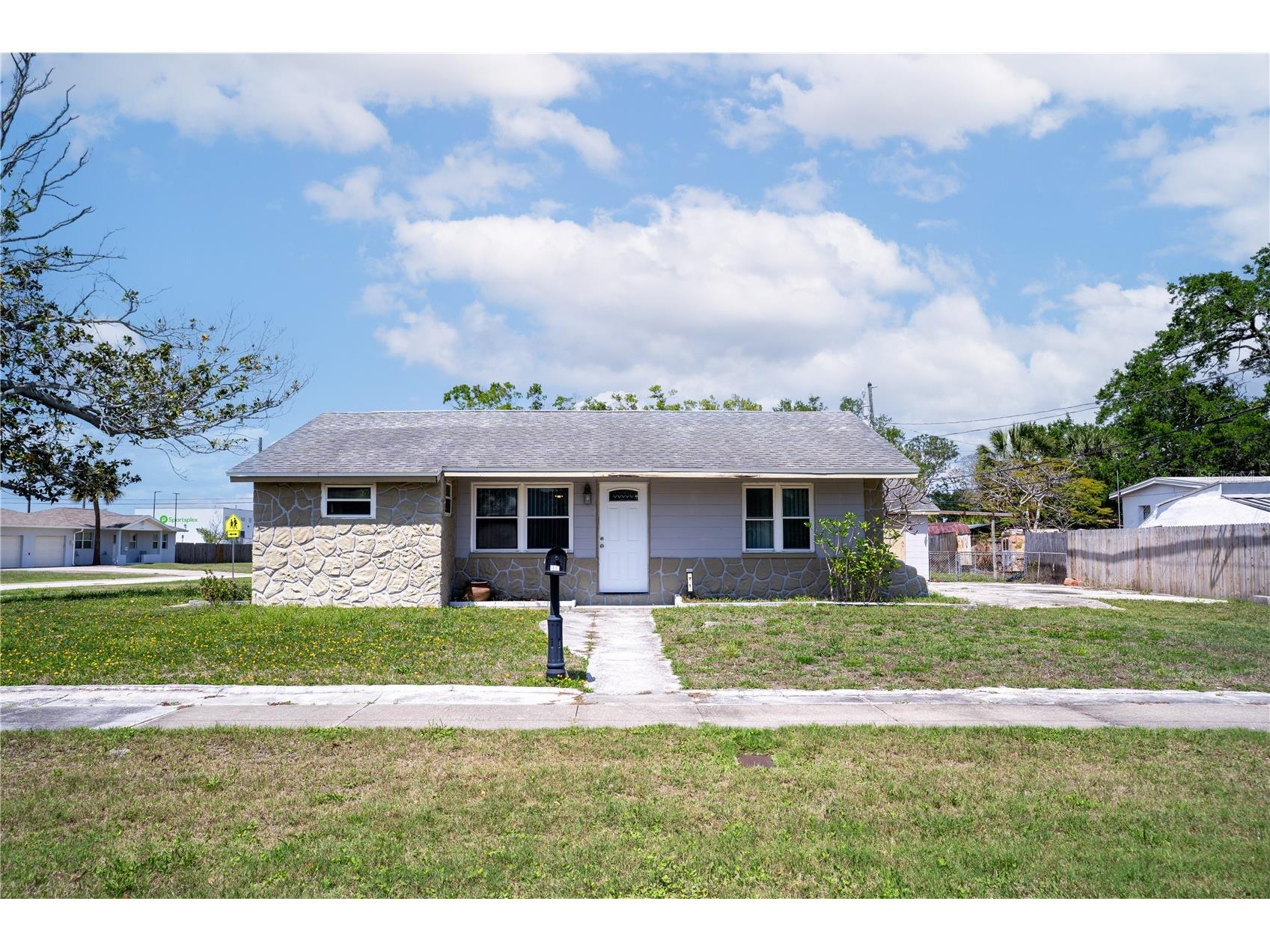 701 61st Avenue NE Saint Petersburg FL 33703 TB8493060 image1
