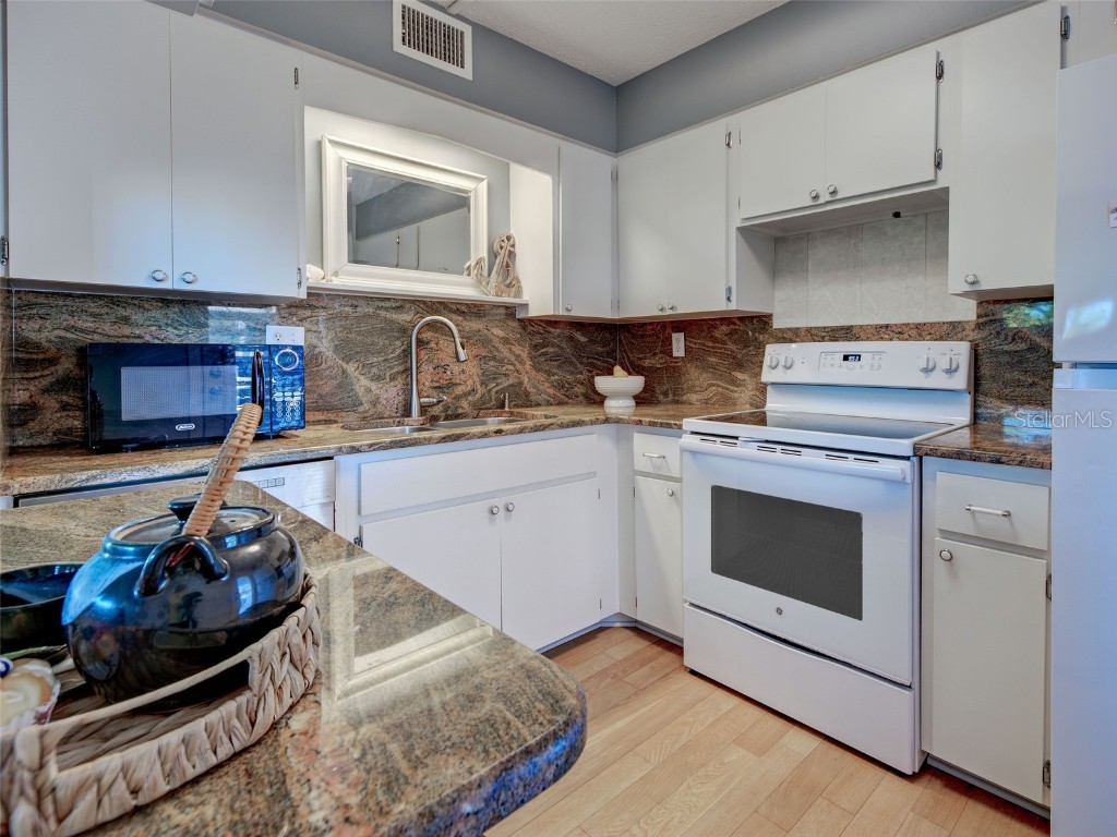 701 Barcelona Avenue #101 Venice FL 34285 N6138897 image28