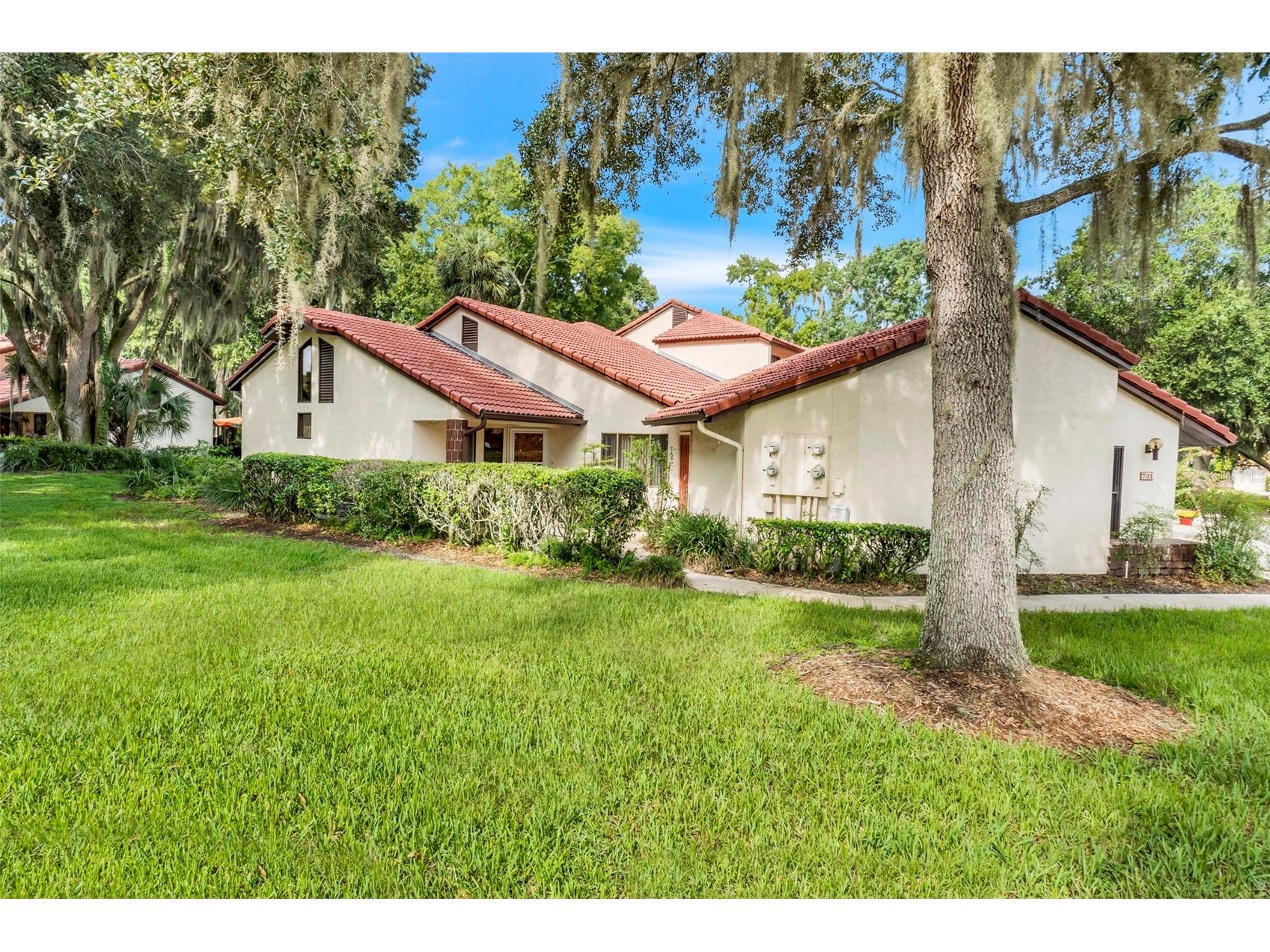 701 Clusterwood Drive Yalaha FL 34797 - LAKE HARRIS G5085454 image3